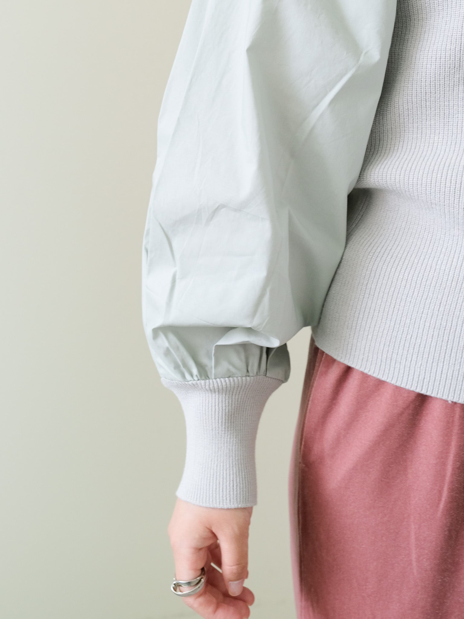 Mixed Fabric Sleeve Knit Top (495)