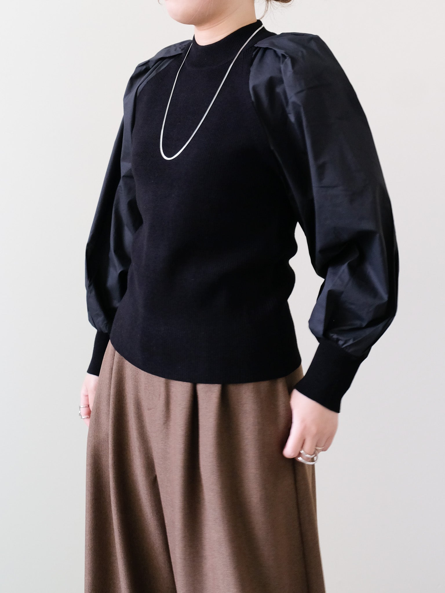 Mixed Fabric Sleeve Knit Top (495)