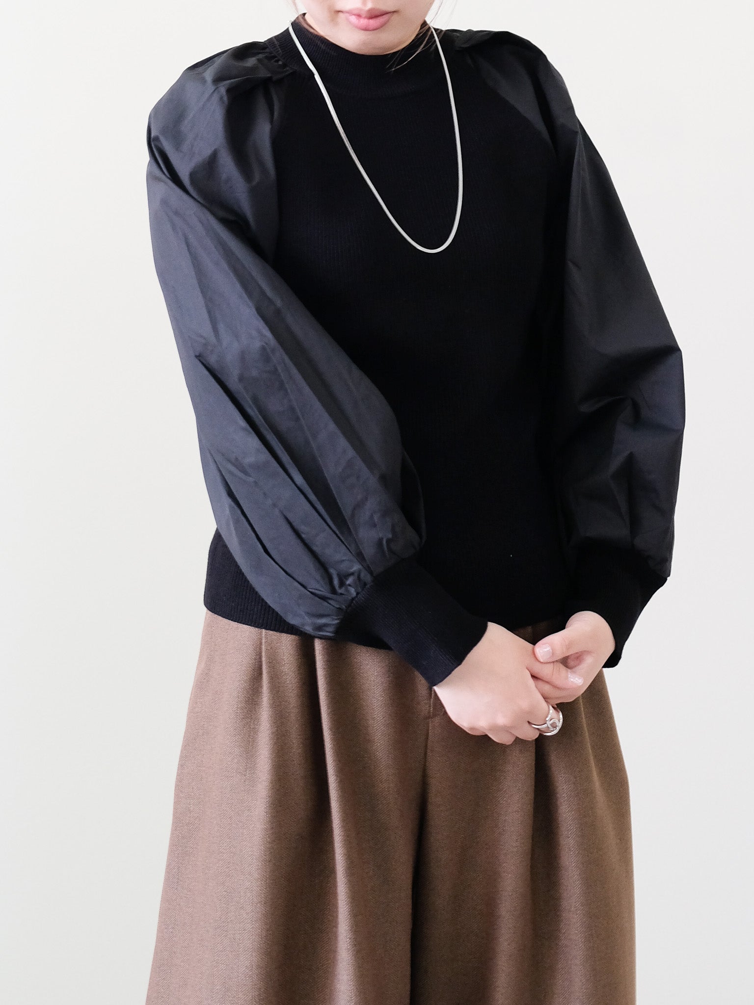 Mixed Fabric Sleeve Knit Top (495)