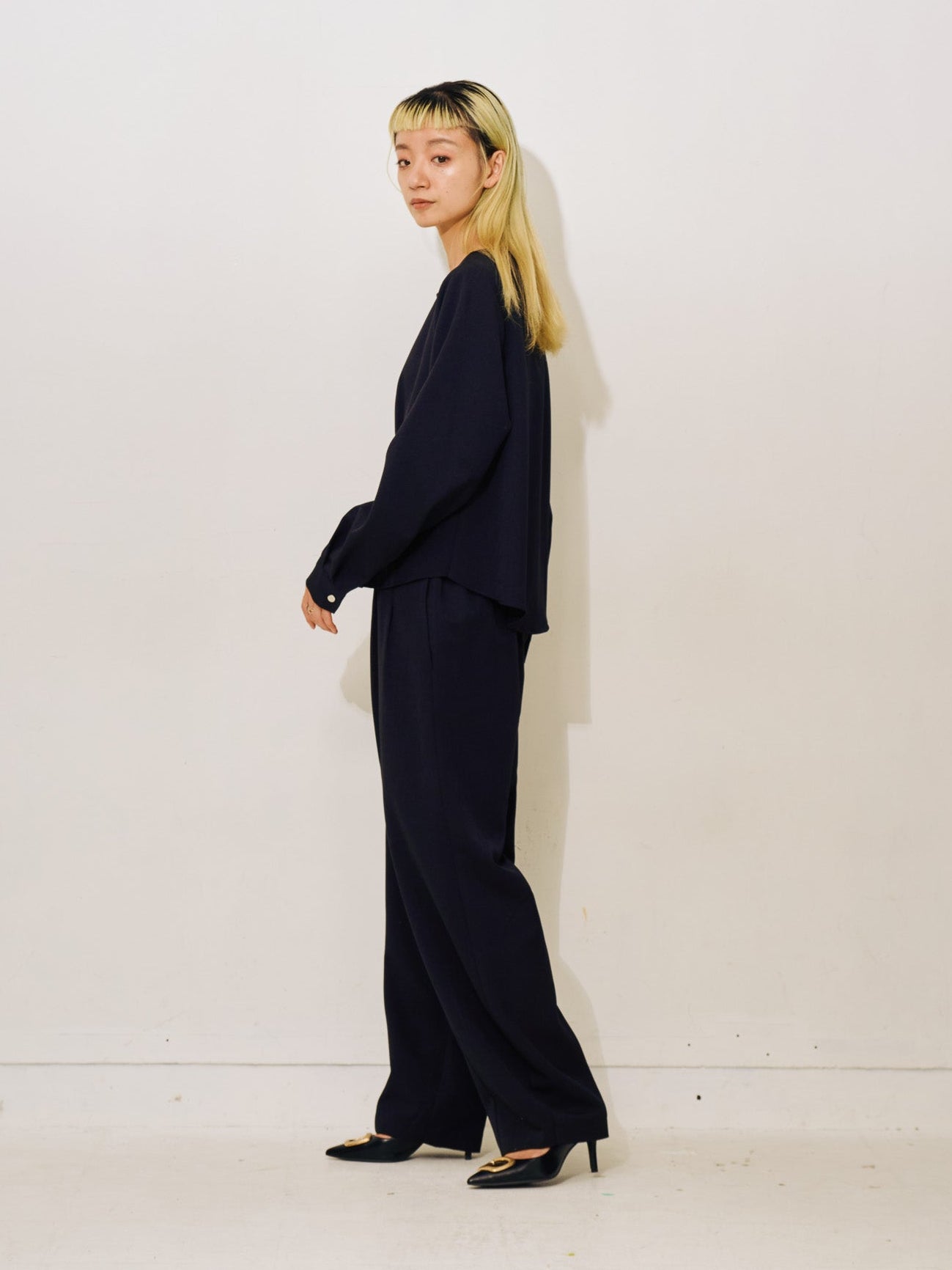 ヘムダーツカーブフォルムパンツ [608329] black