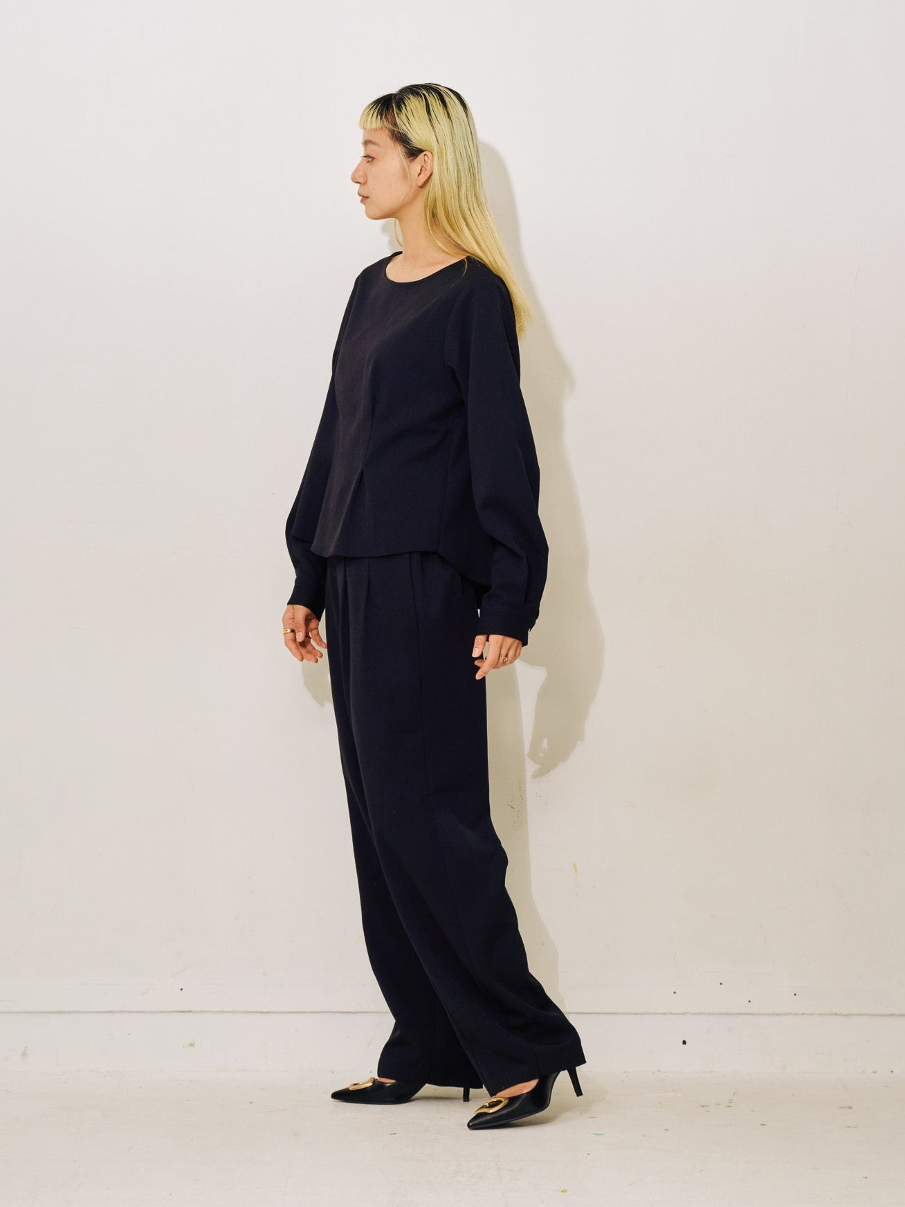 ヘムダーツカーブフォルムパンツ [608329] black