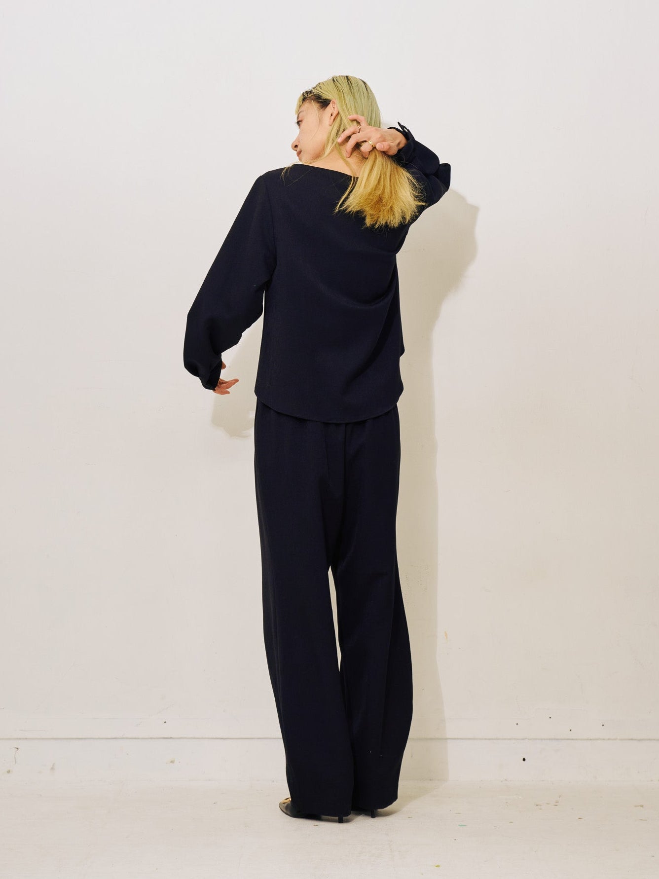 ヘムダーツカーブフォルムパンツ [608329] black