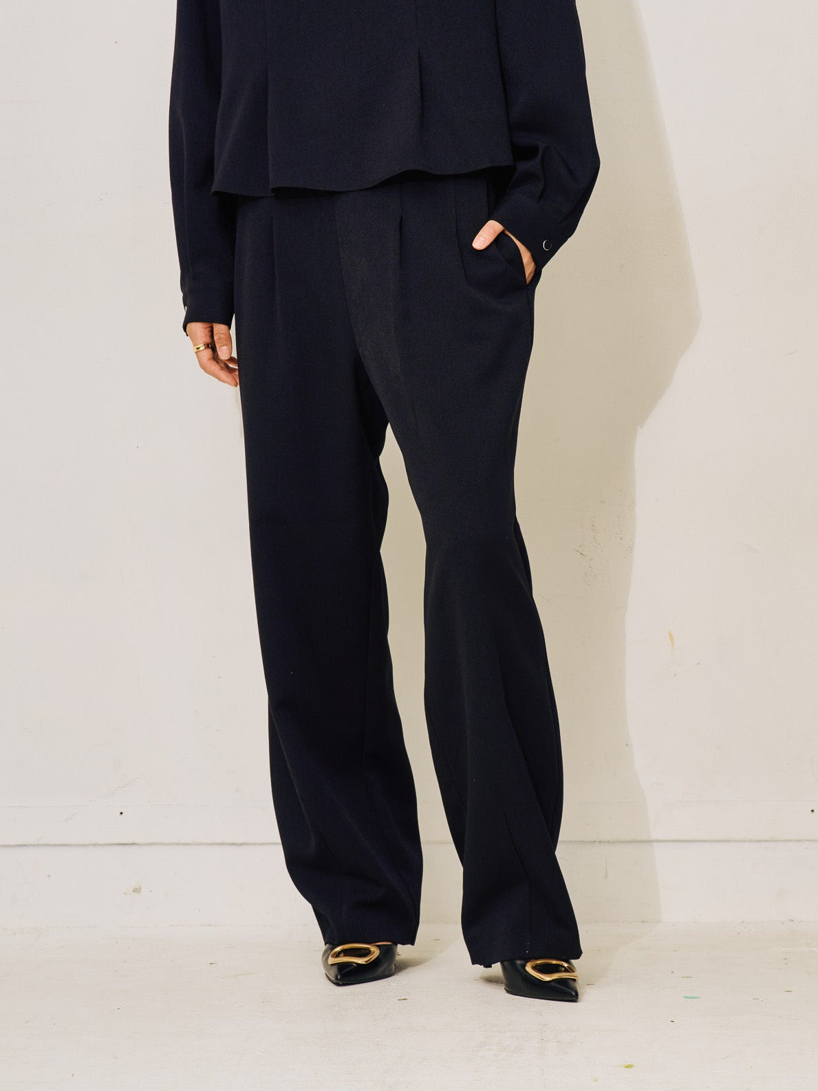 ヘムダーツカーブフォルムパンツ [608329] black