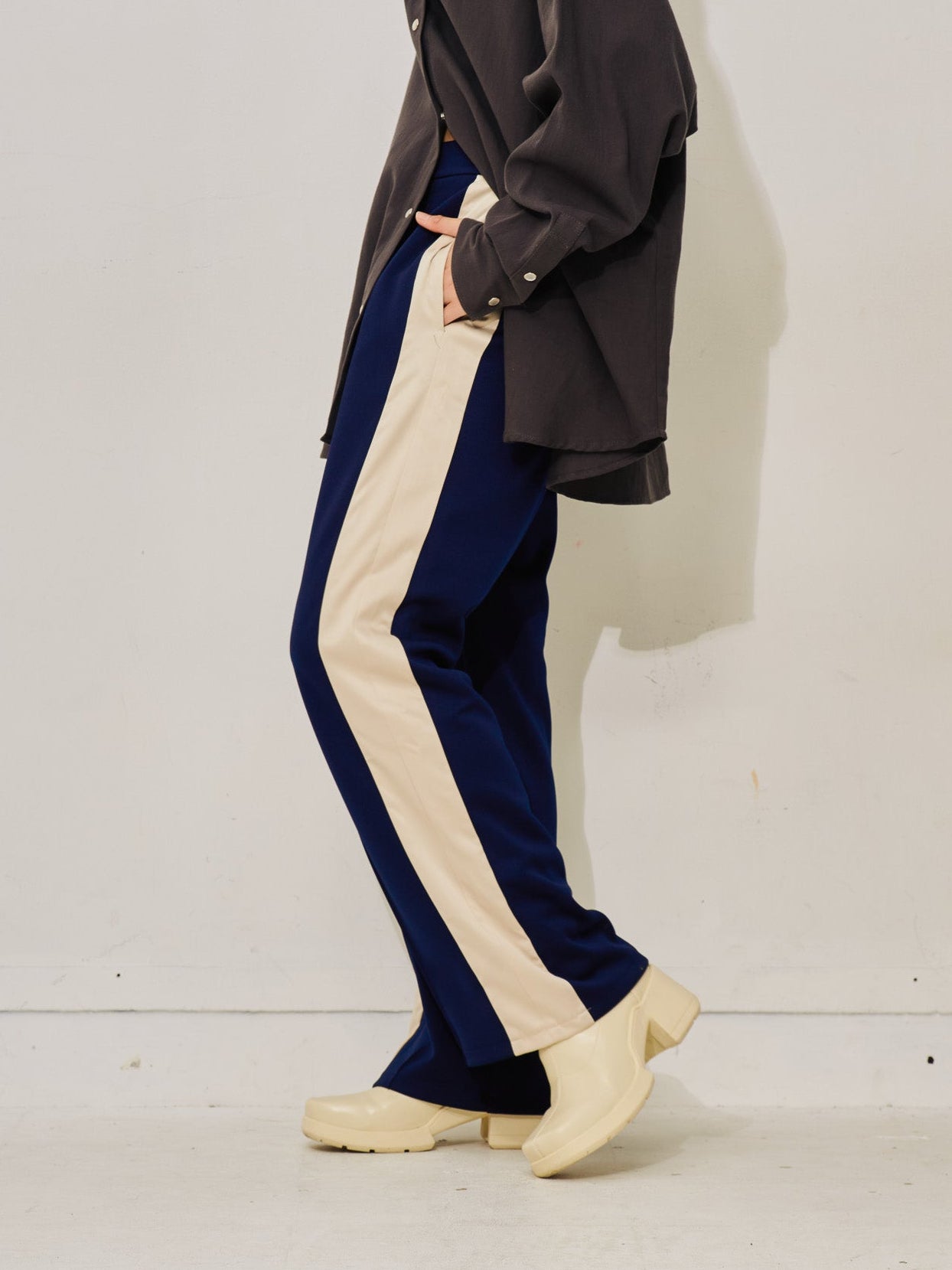 【予約商品】配色サイドライントラックパンツ [603340] navy
