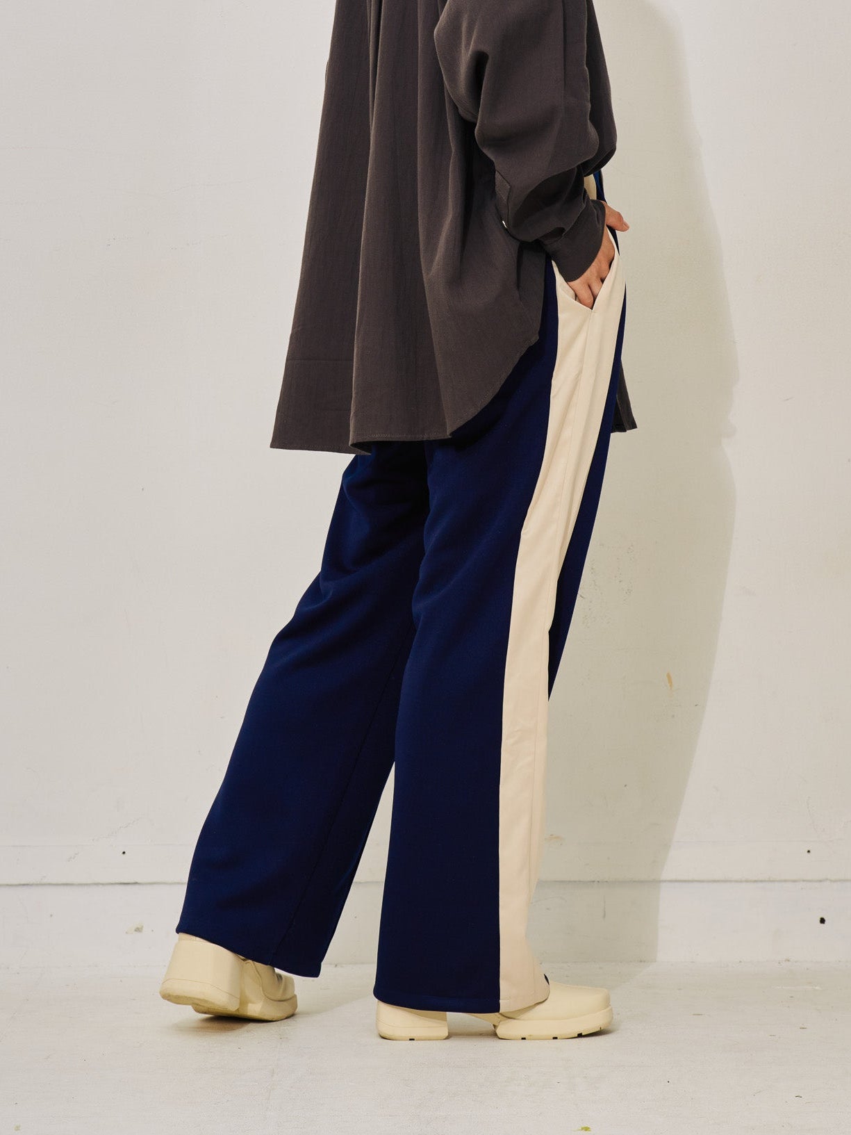 【予約商品】配色サイドライントラックパンツ [603340] navy