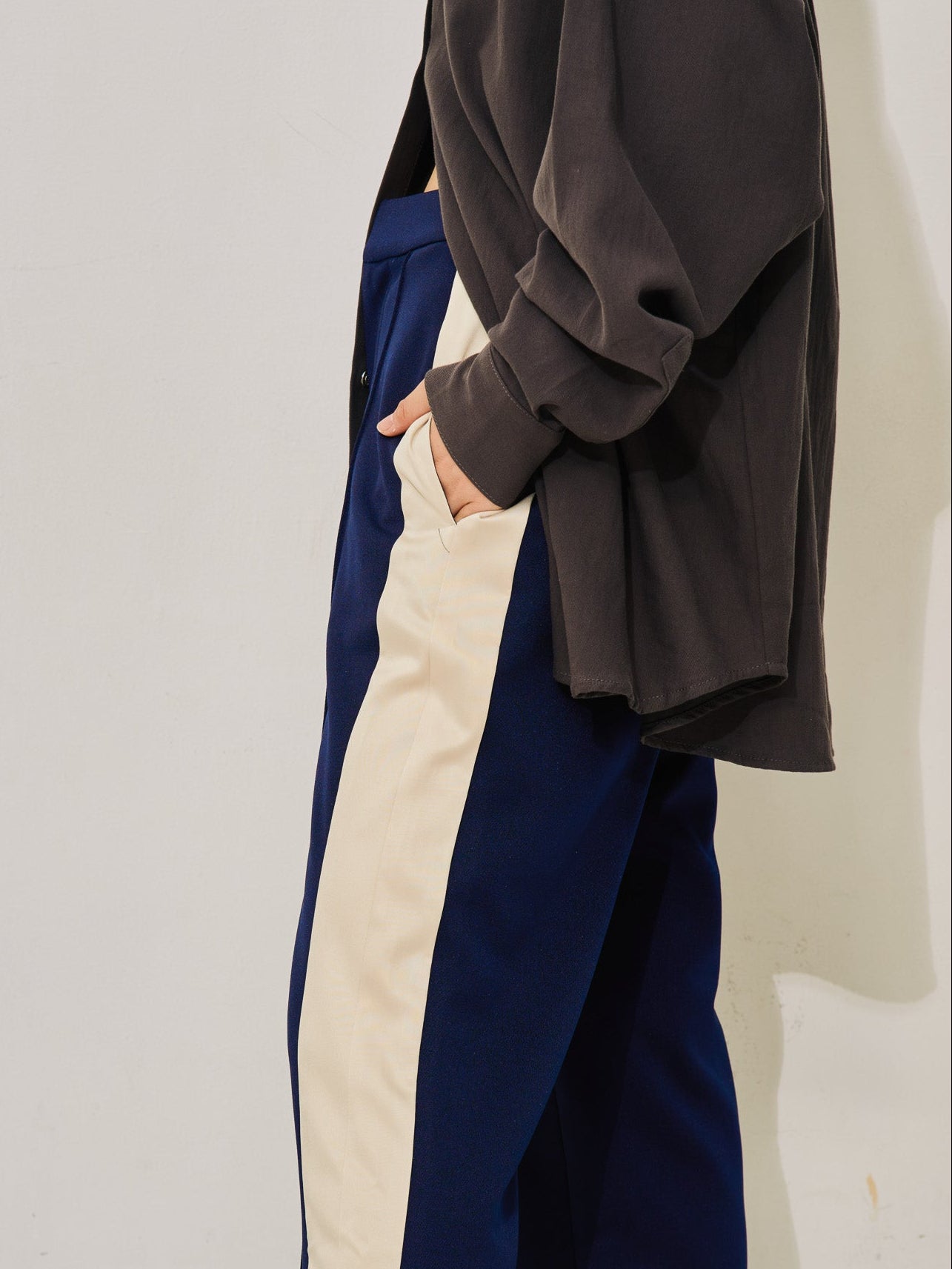 【予約商品】配色サイドライントラックパンツ [603340] navy