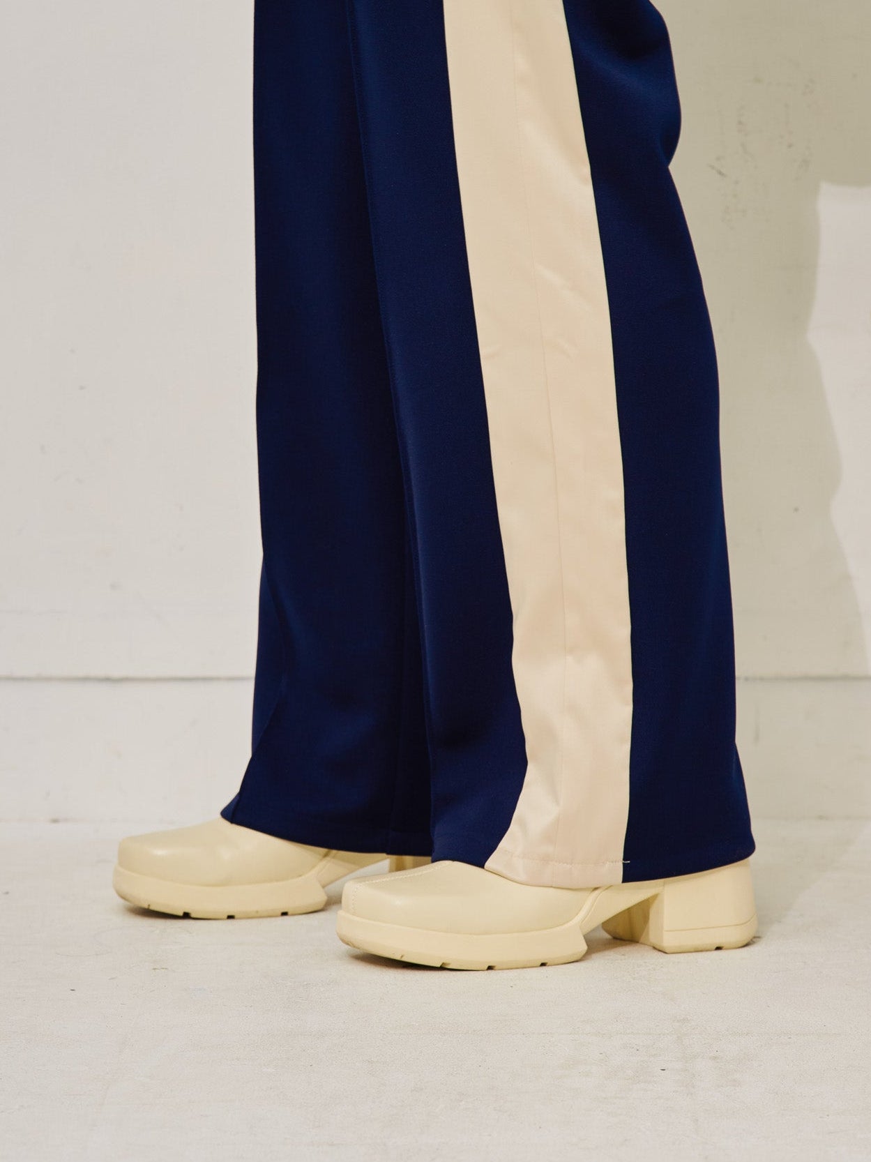 【予約商品】配色サイドライントラックパンツ [603340] navy