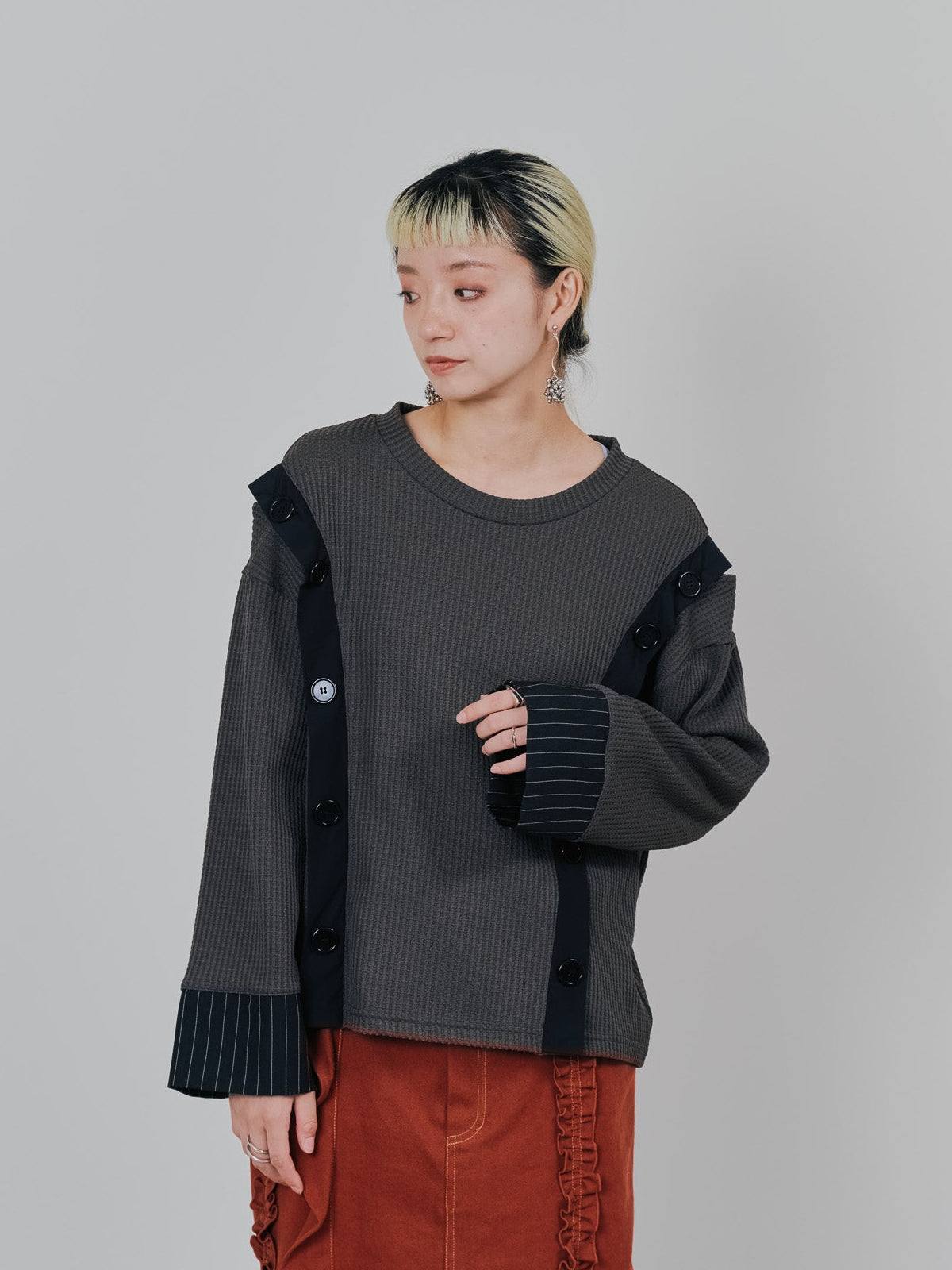 ショルダーオープンワッフルニットライクトップス [601354] charcoal