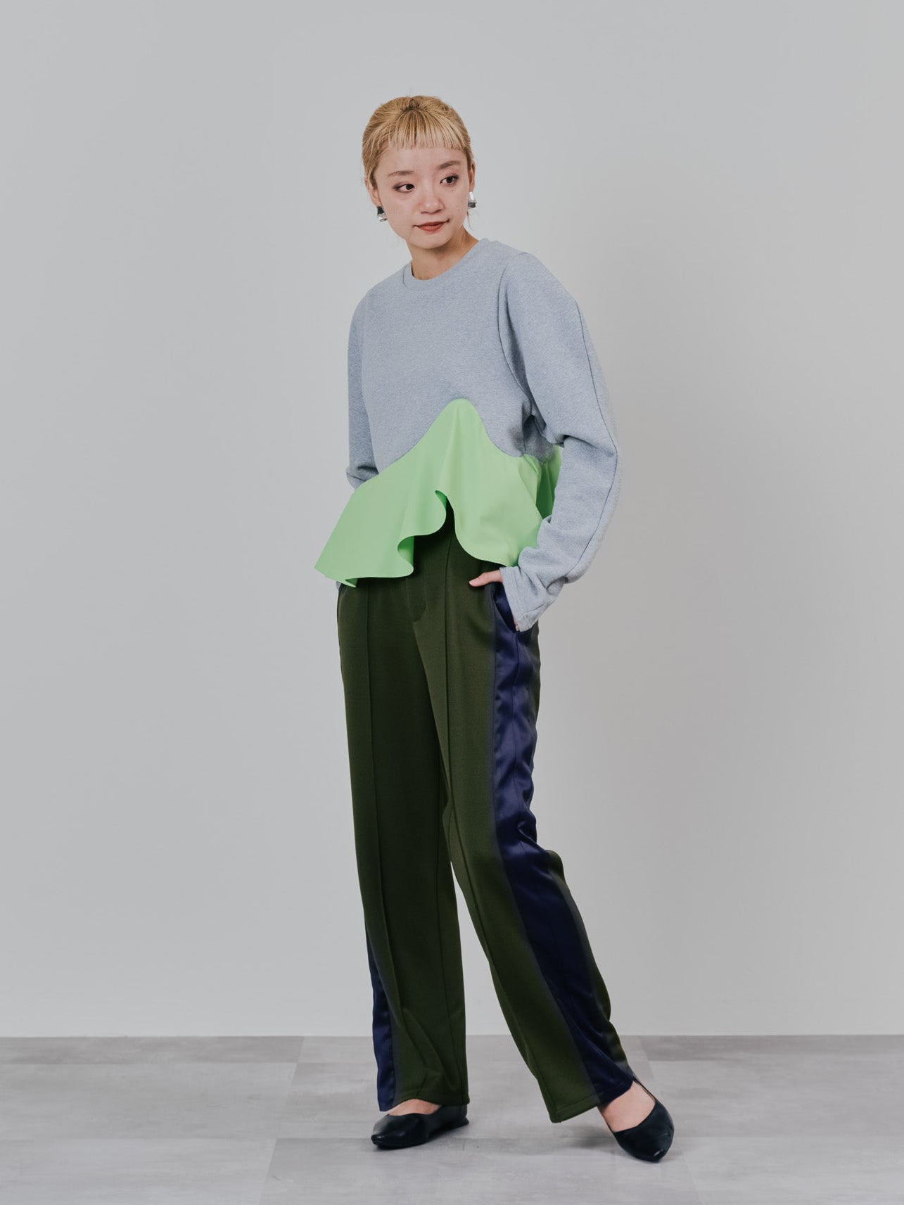 【予約商品】配色サイドライントラックパンツ [603340] khaki