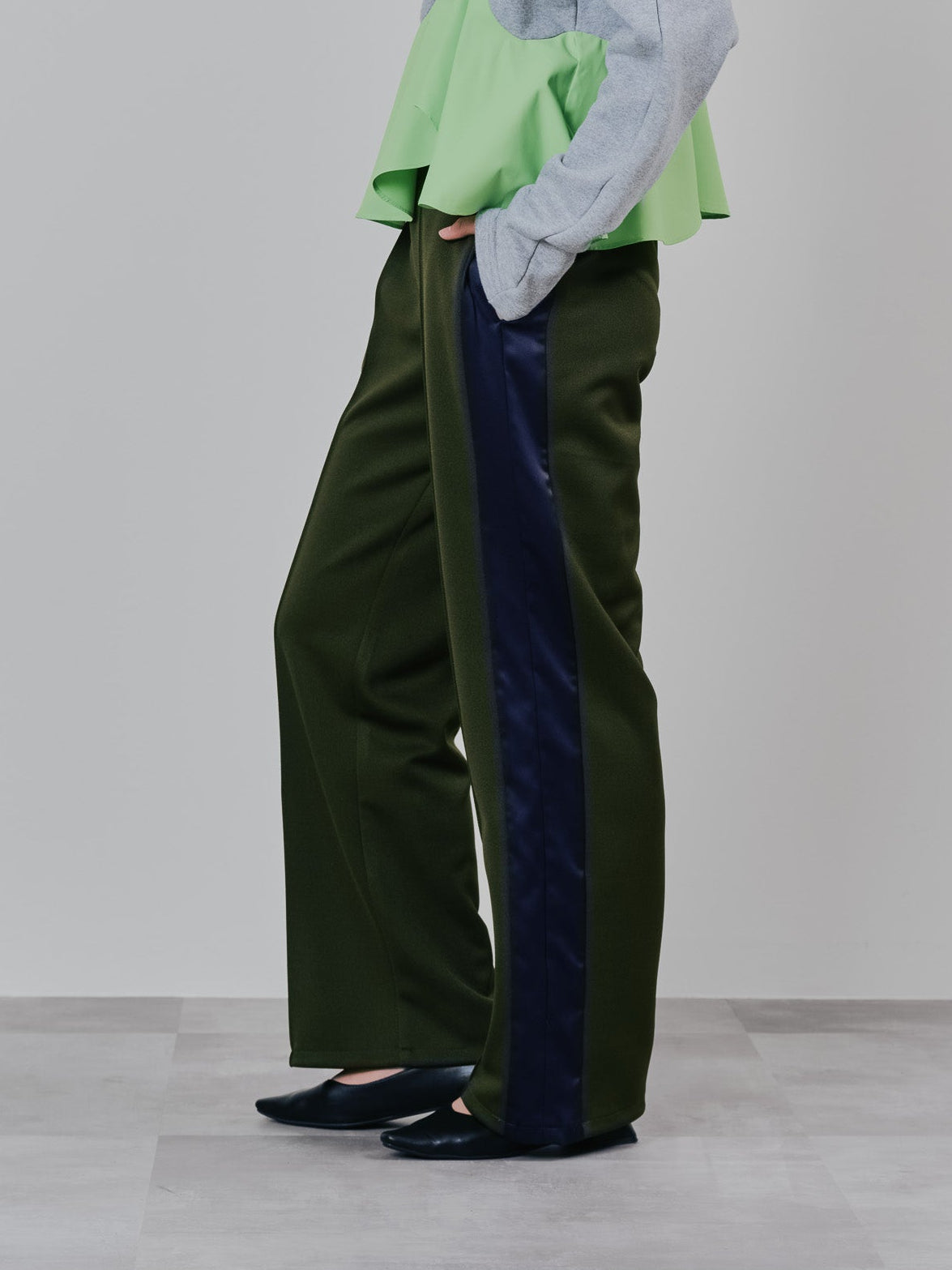 【予約商品】配色サイドライントラックパンツ [603340] khaki