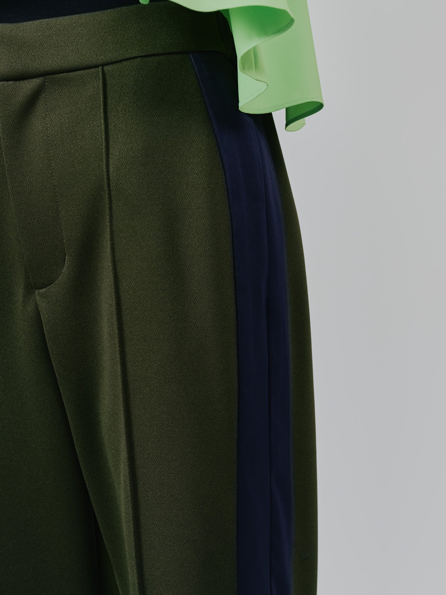 【予約商品】配色サイドライントラックパンツ [603340] khaki