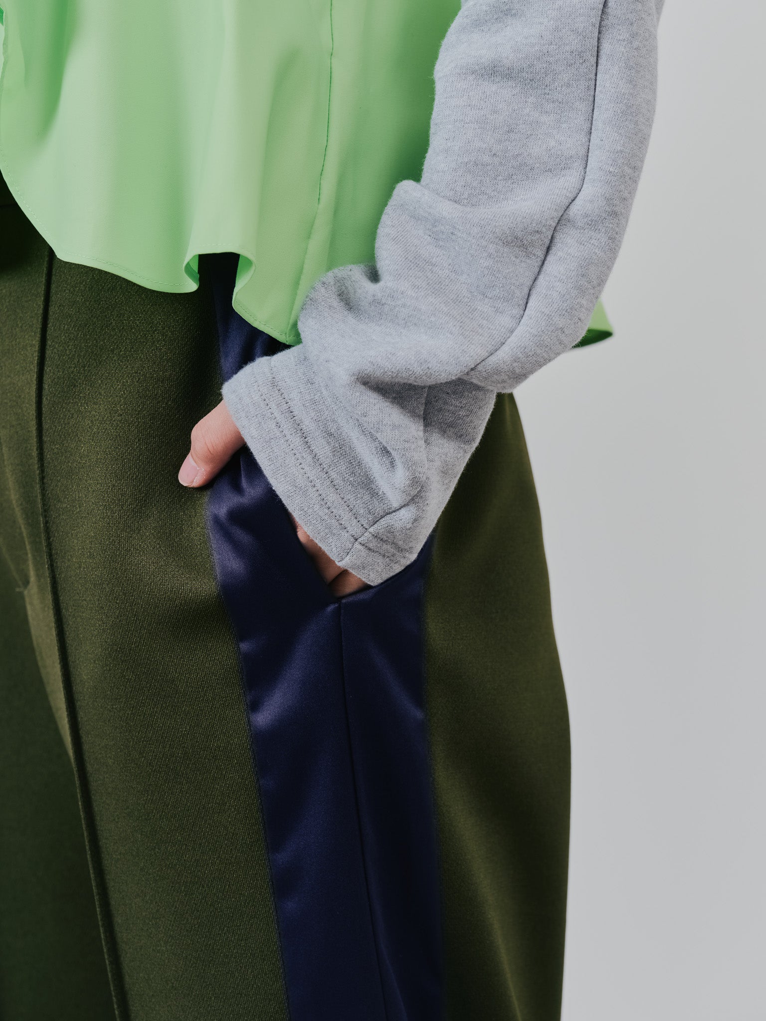 【予約商品】配色サイドライントラックパンツ [603340] khaki
