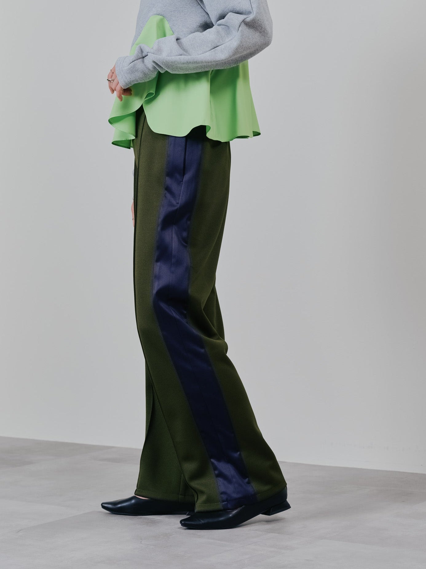 【予約商品】配色サイドライントラックパンツ [603340] khaki