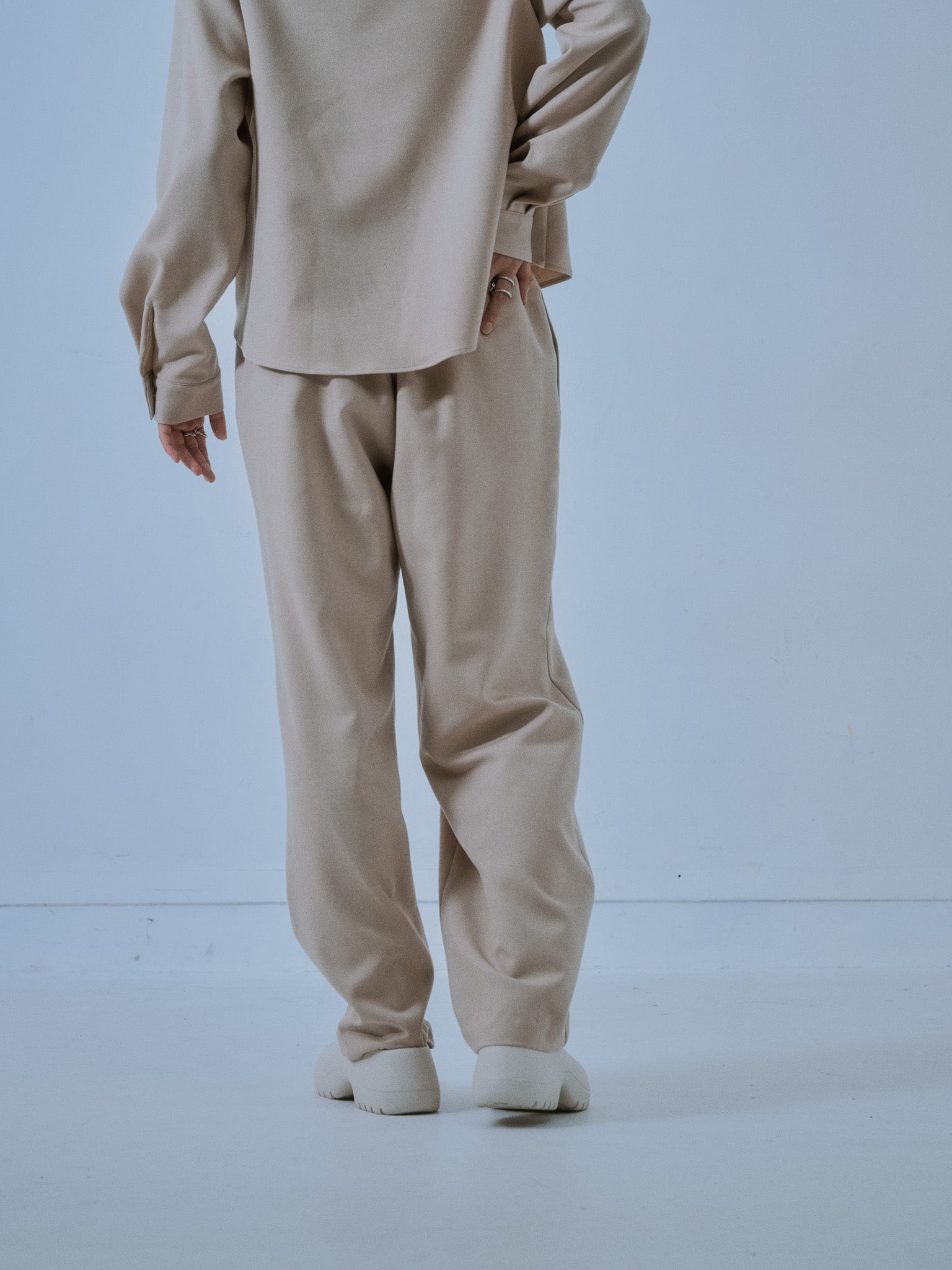 ヘムダーツカーブフォルムパンツ [608329] light beige