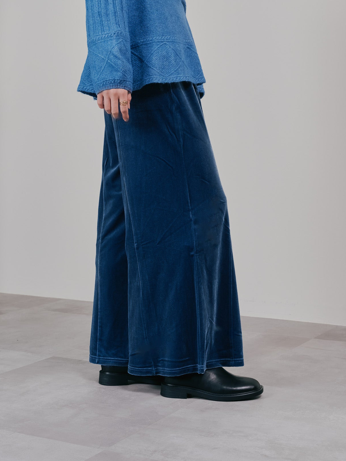 ベロアフレアパンツ [601414] blue