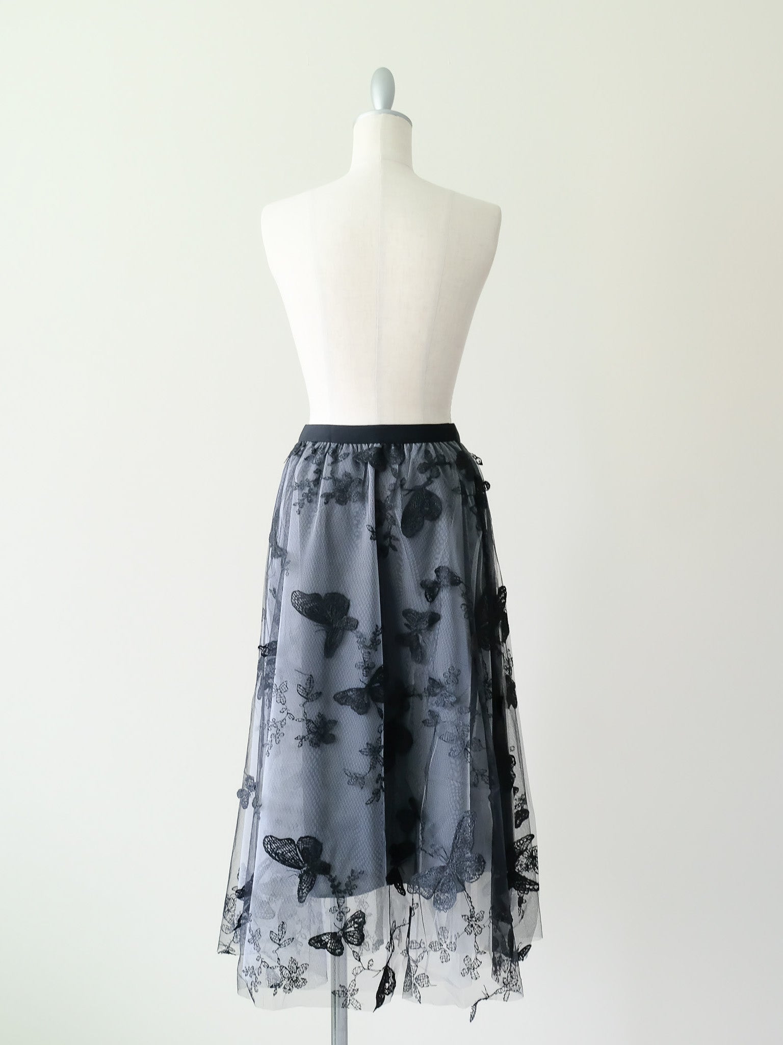 【予約商品】バタフライ刺繍チュールスカート[601498]gray