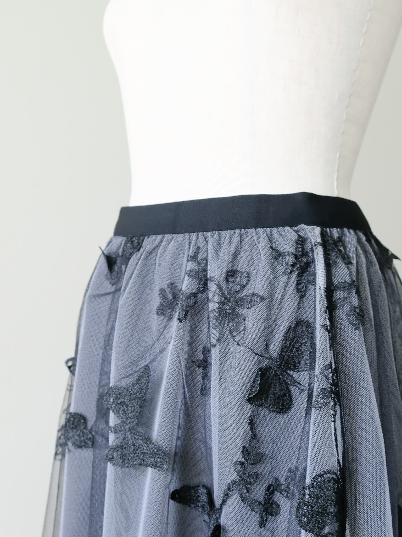 【予約商品】バタフライ刺繍チュールスカート[601498]gray