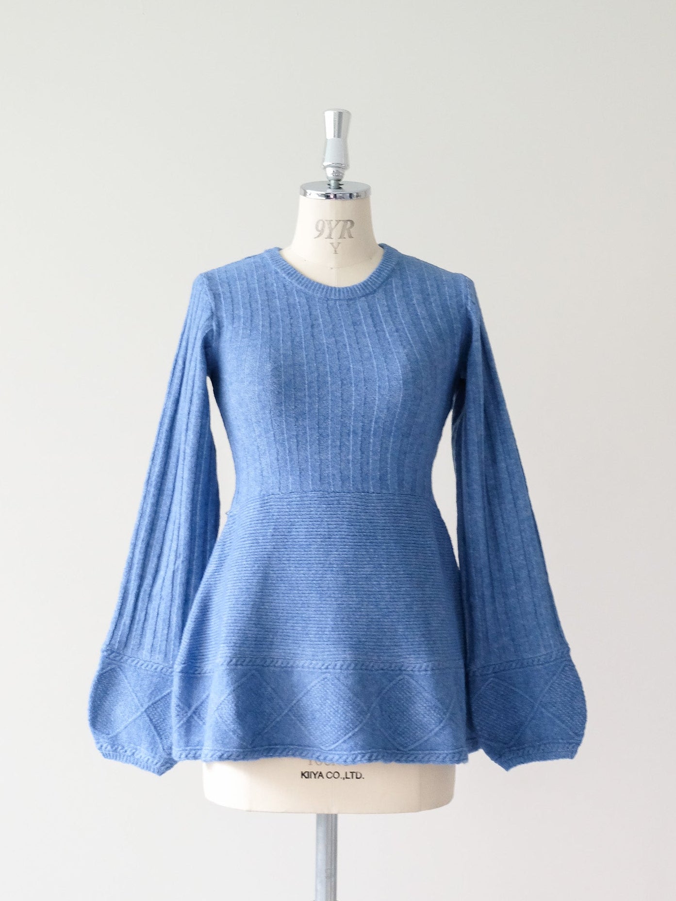 ケーブルペプラムニットトップス [605534] blue