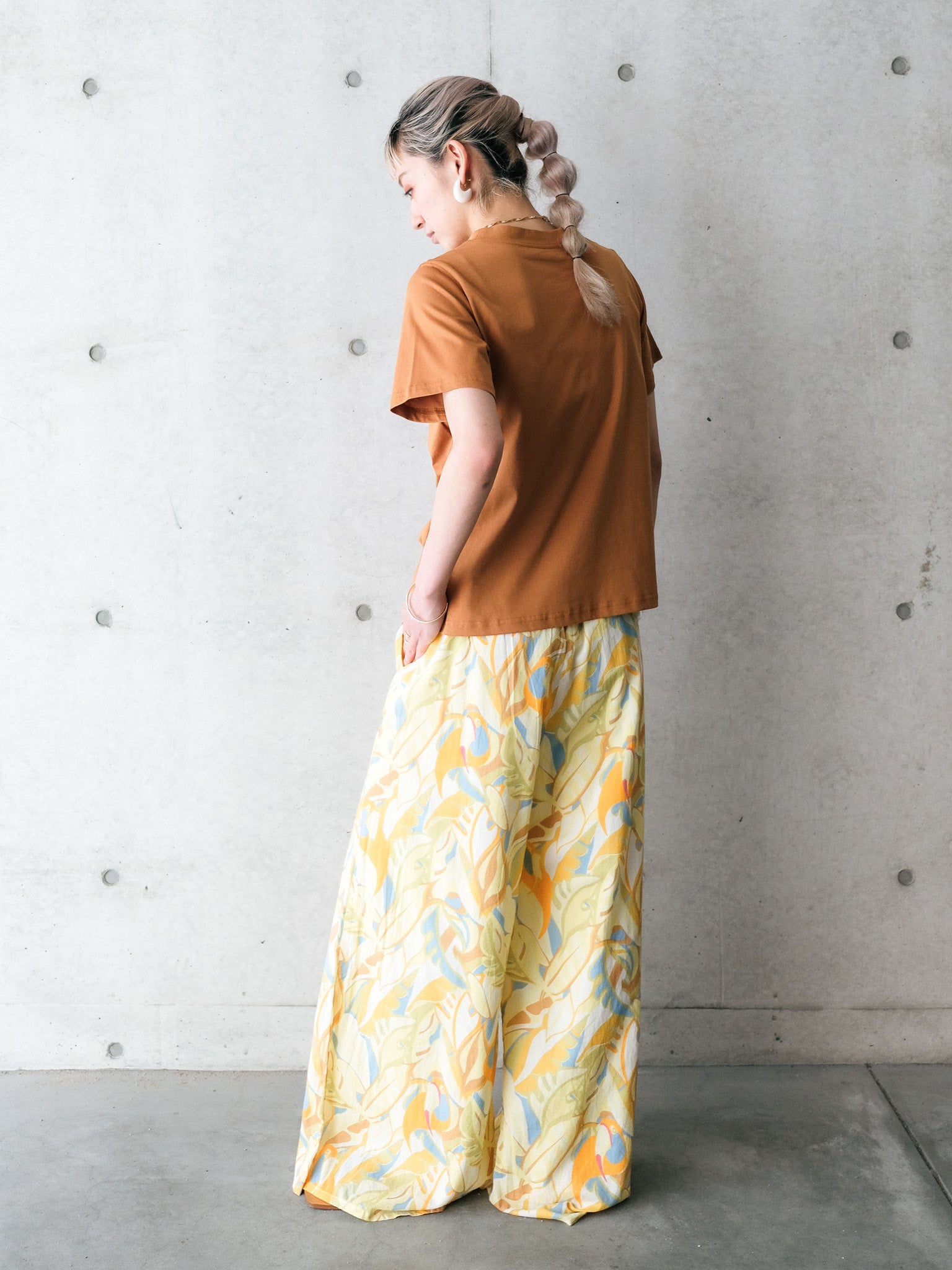 【予約商品】フロントツイストアシメヘムトップス [601325] camel