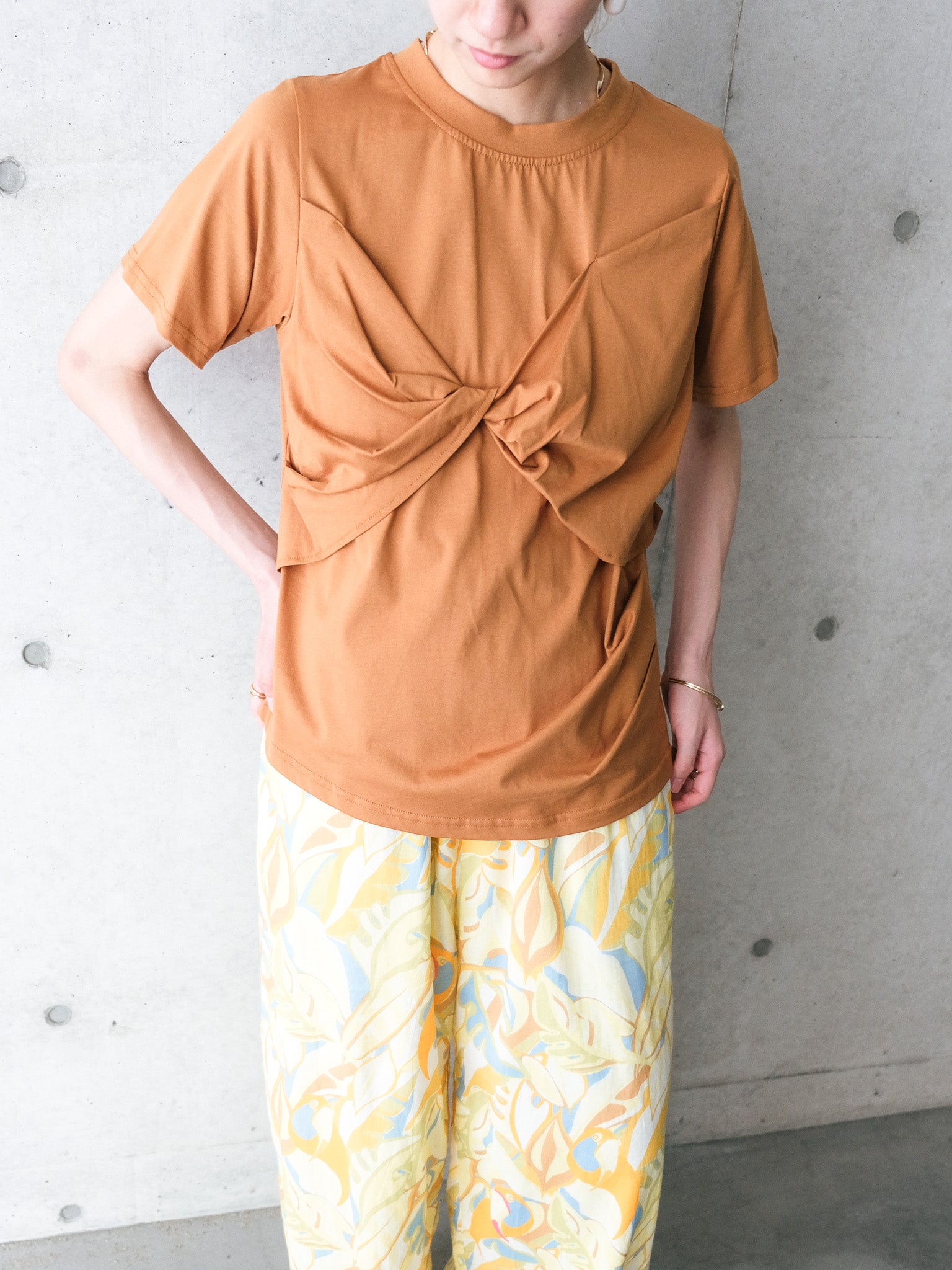 【予約商品】フロントツイストアシメヘムトップス [601325] camel