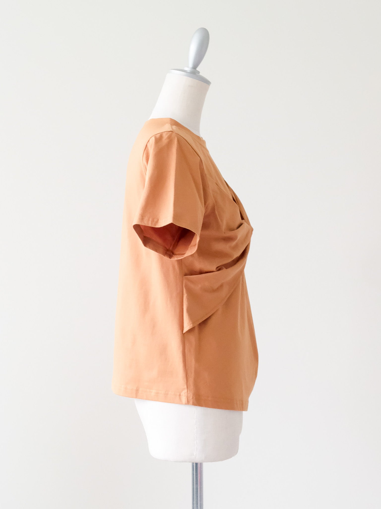 【予約商品】フロントツイストアシメヘムトップス [601325] camel