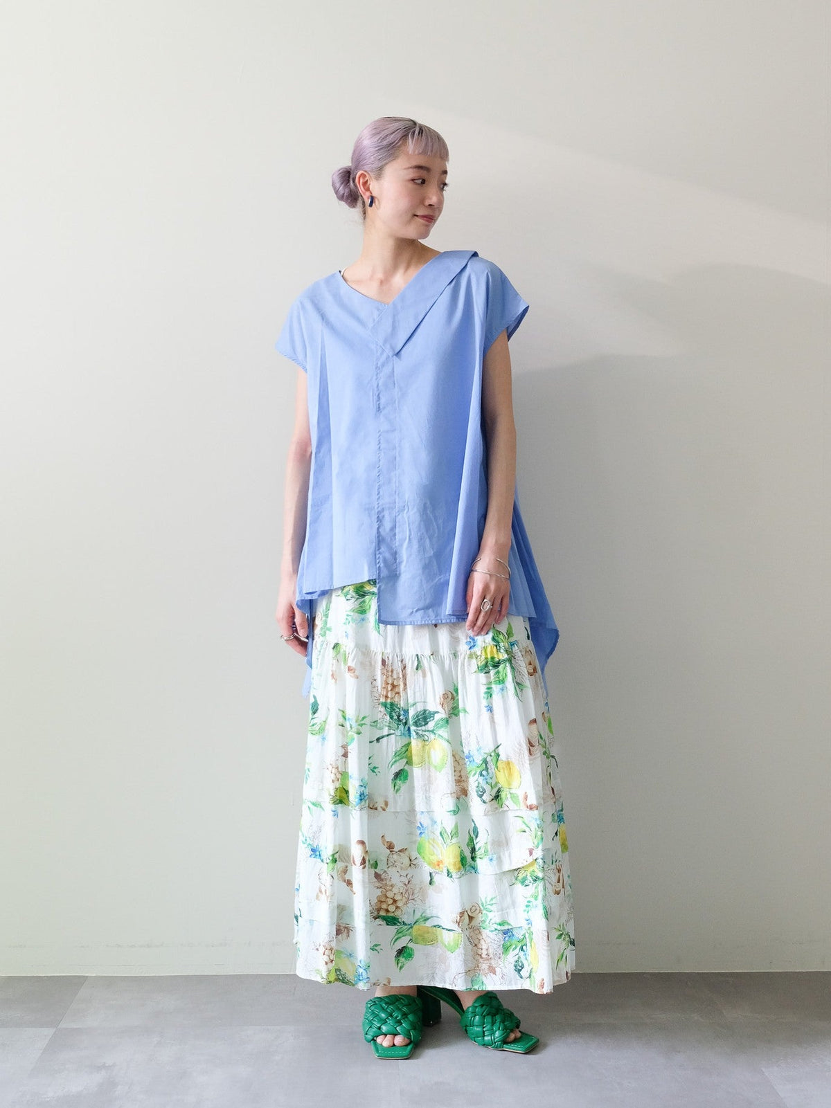 【予約商品】Asymmetric Sleeveless Blouse(アシンメトリーノースリーブブラウス)[601573]blue