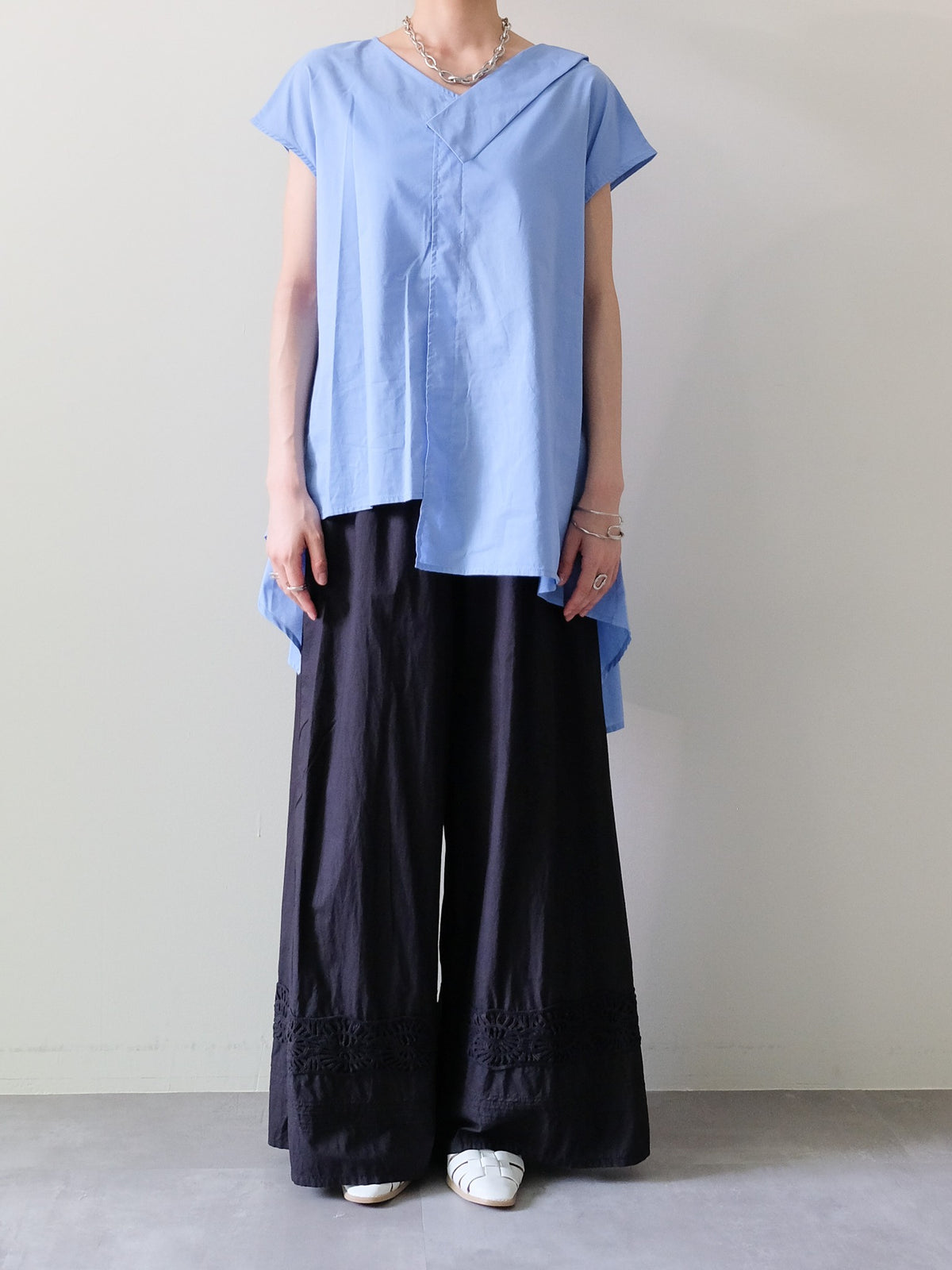 【予約商品】Asymmetric Sleeveless Blouse(アシンメトリーノースリーブブラウス)[601573]blue