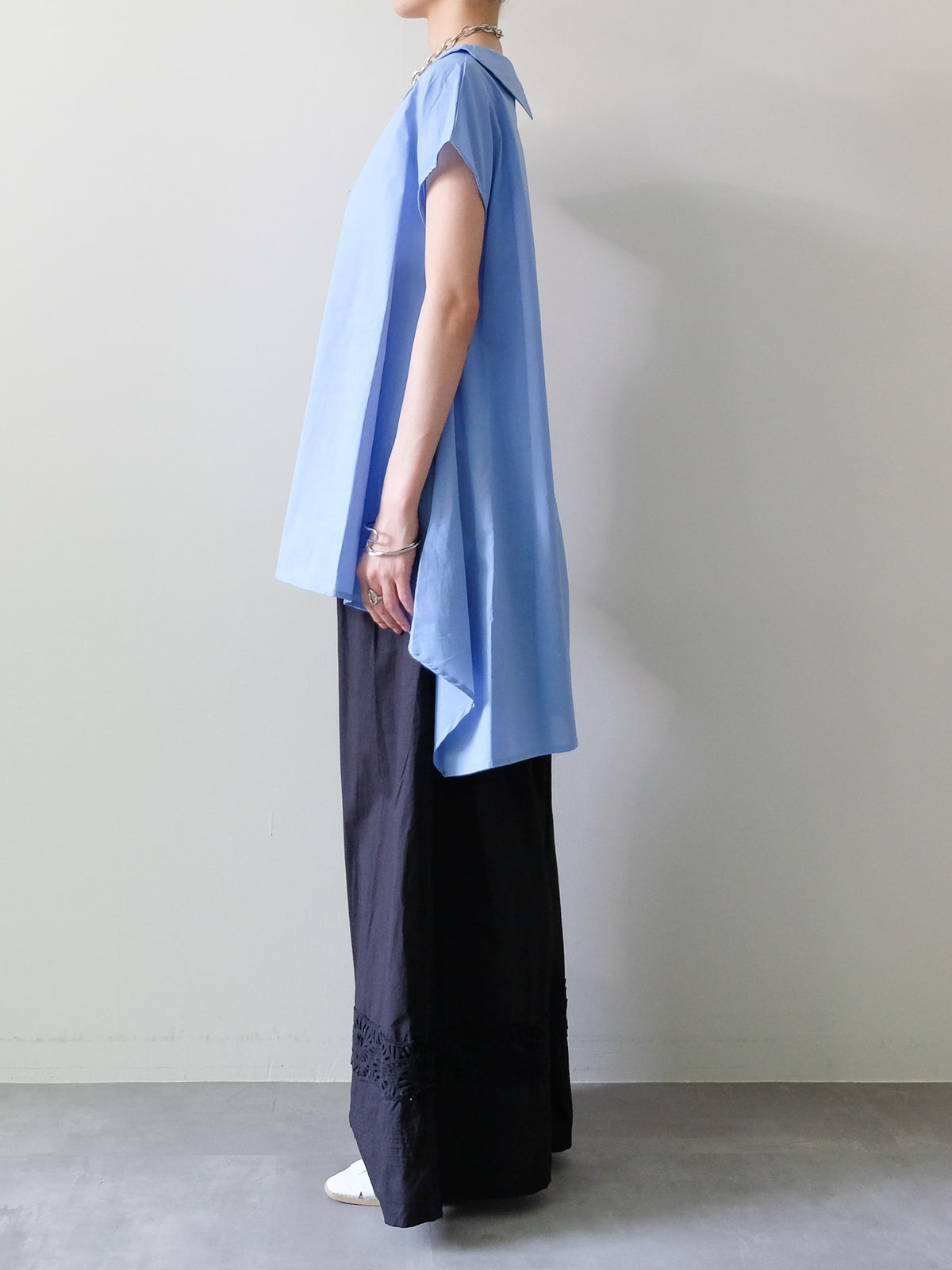 【予約商品】Asymmetric Sleeveless Blouse(アシンメトリーノースリーブブラウス)[601573]blue