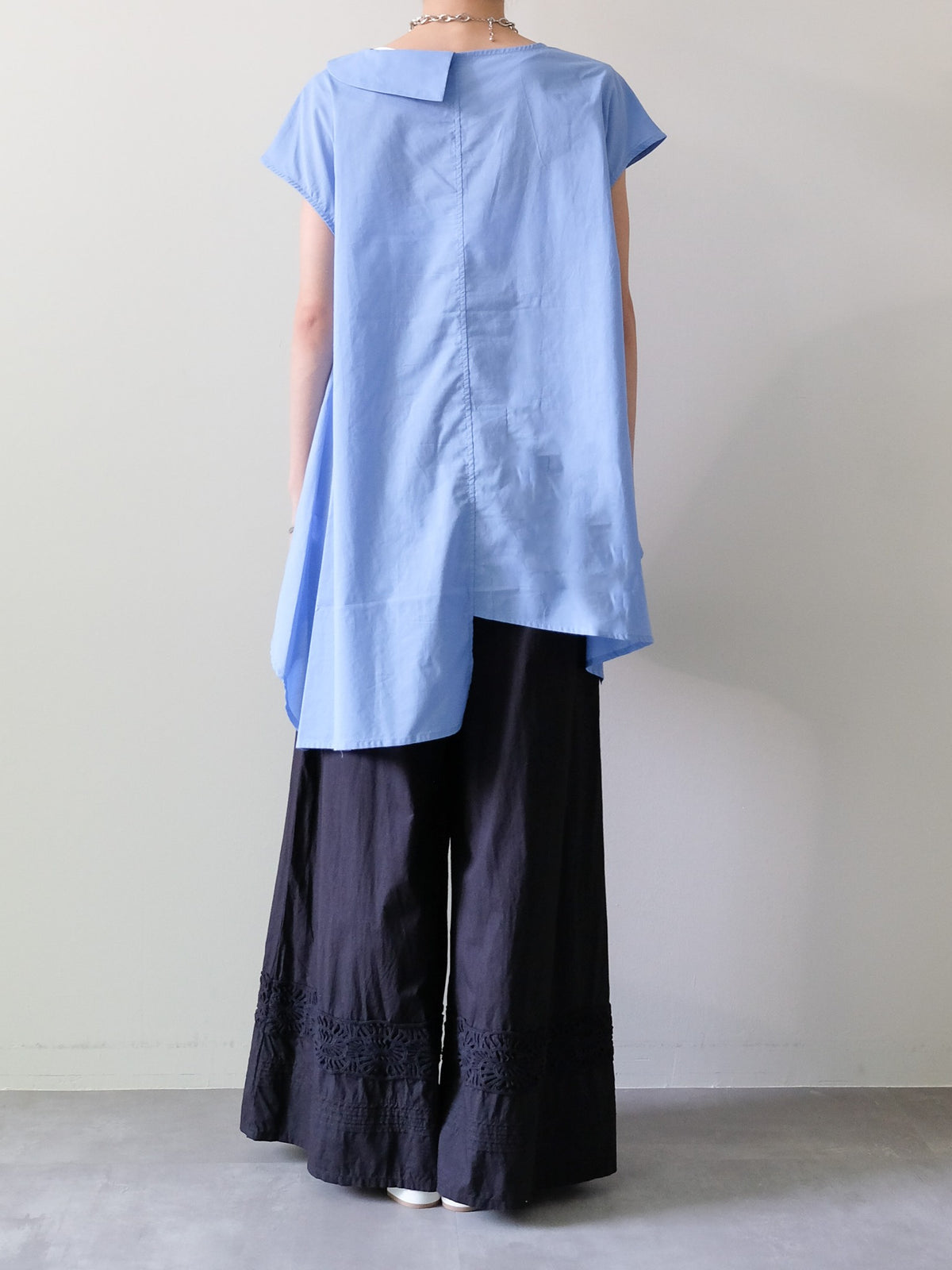 【予約商品】Asymmetric Sleeveless Blouse(アシンメトリーノースリーブブラウス)[601573]blue