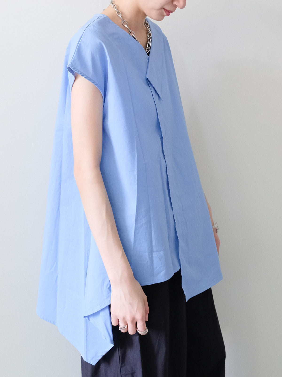 【予約商品】Asymmetric Sleeveless Blouse(アシンメトリーノースリーブブラウス)[601573]blue