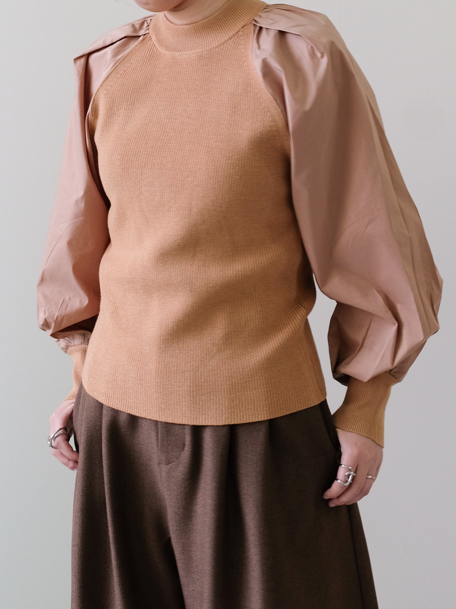 Mixed Fabric Sleeve Knit Top (495)