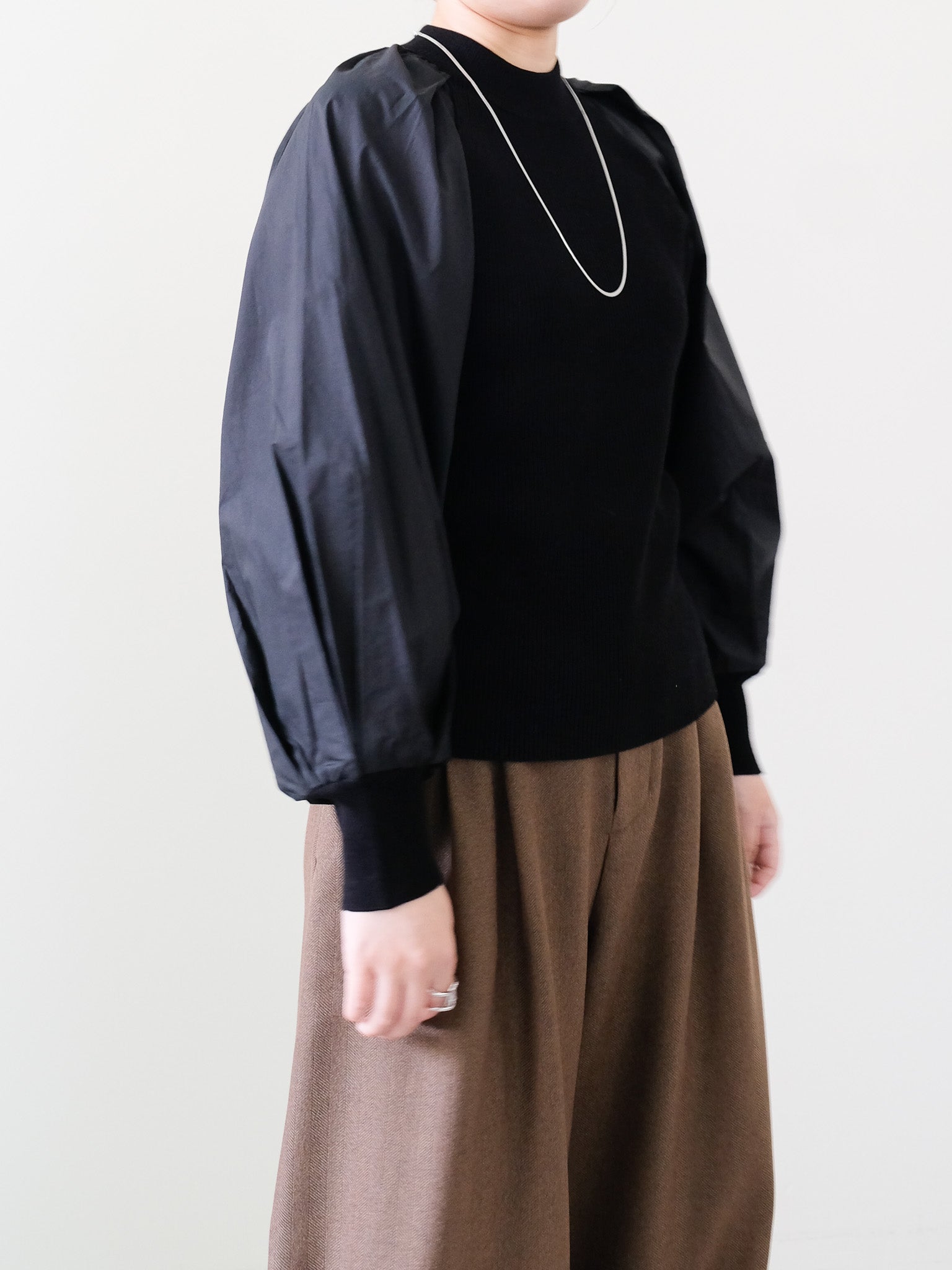 Mixed Fabric Sleeve Knit Top (495)