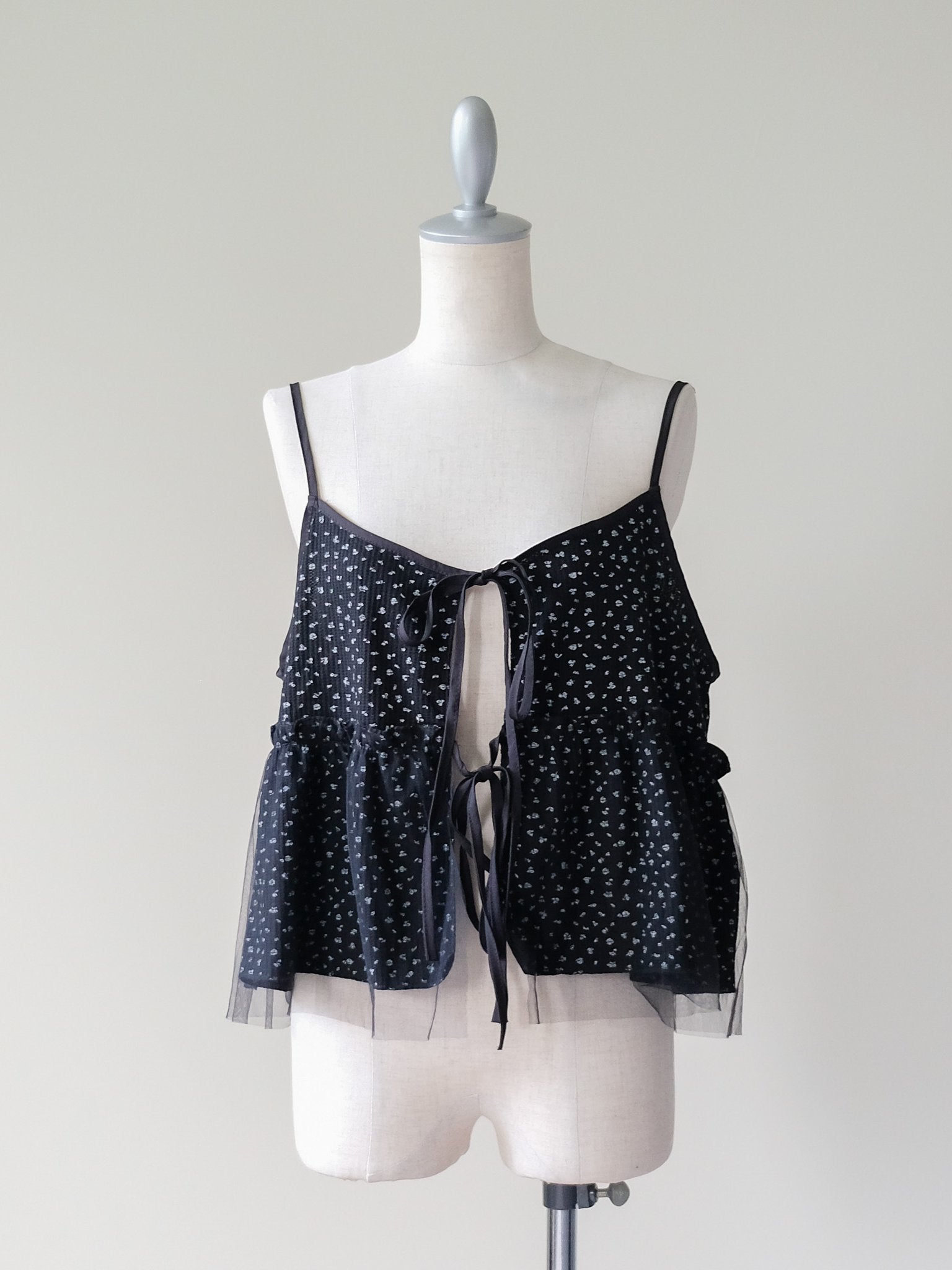 Floral Thermal Ribbon Camisole(フラワーサーマルリボンキャミソール)[601601]Black