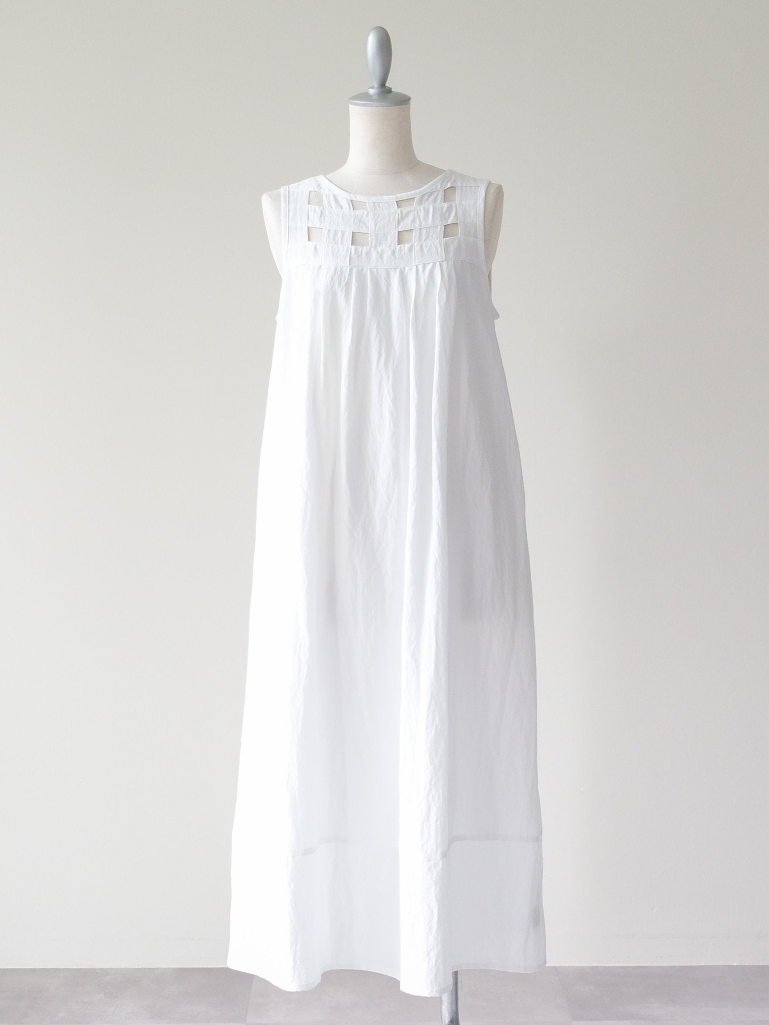 Cutwork Tuck Long Dress(カットワークタックロングワンピース)[601629]off