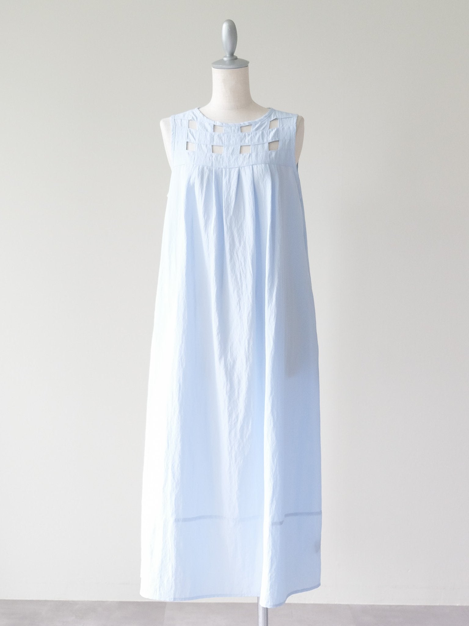 Cutwork Tuck Long Dress(カットワークタックロングワンピース)[601629]blue