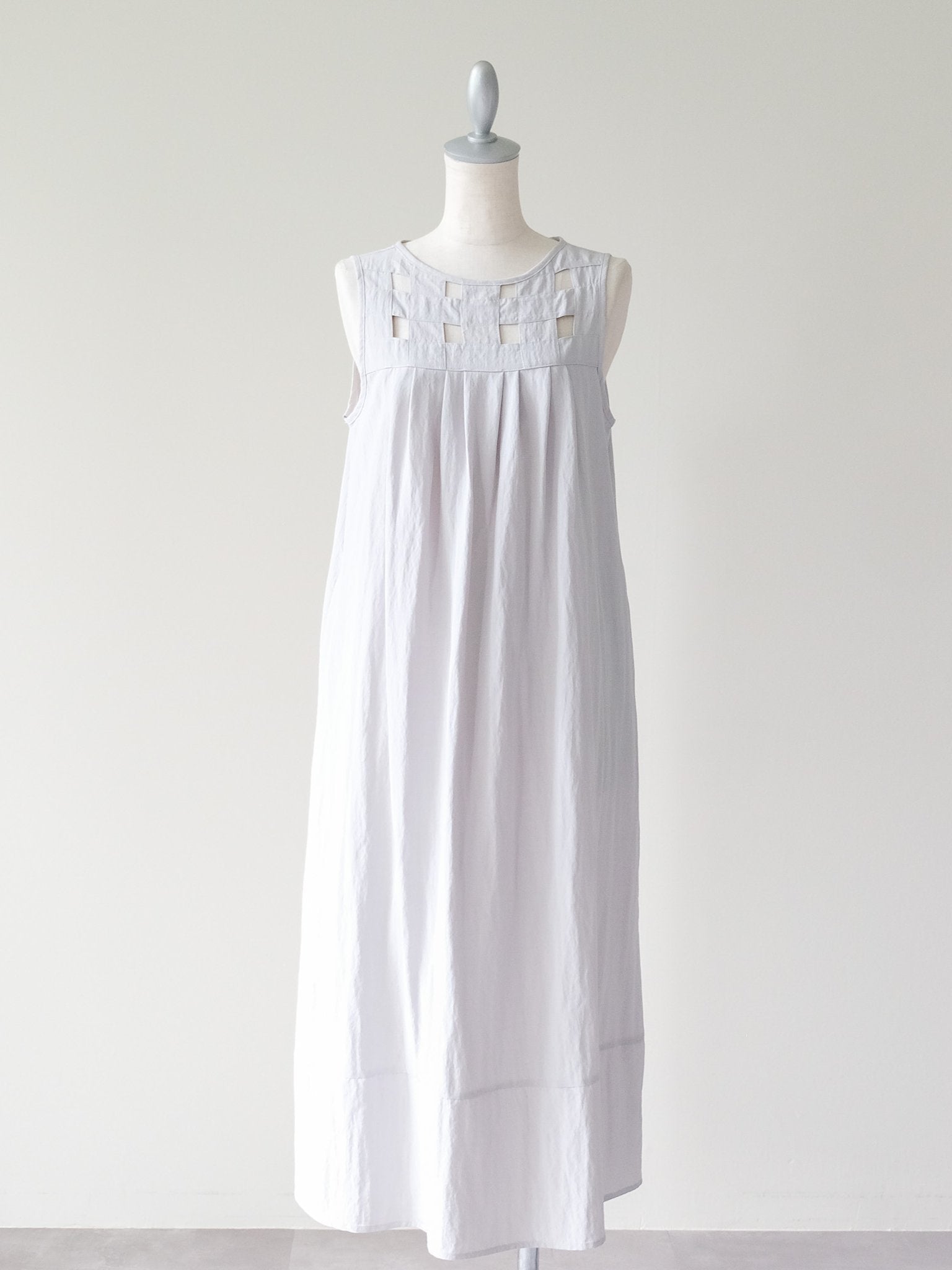 Cutwork Tuck Long Dress(カットワークタックロングワンピース)[601629]gray