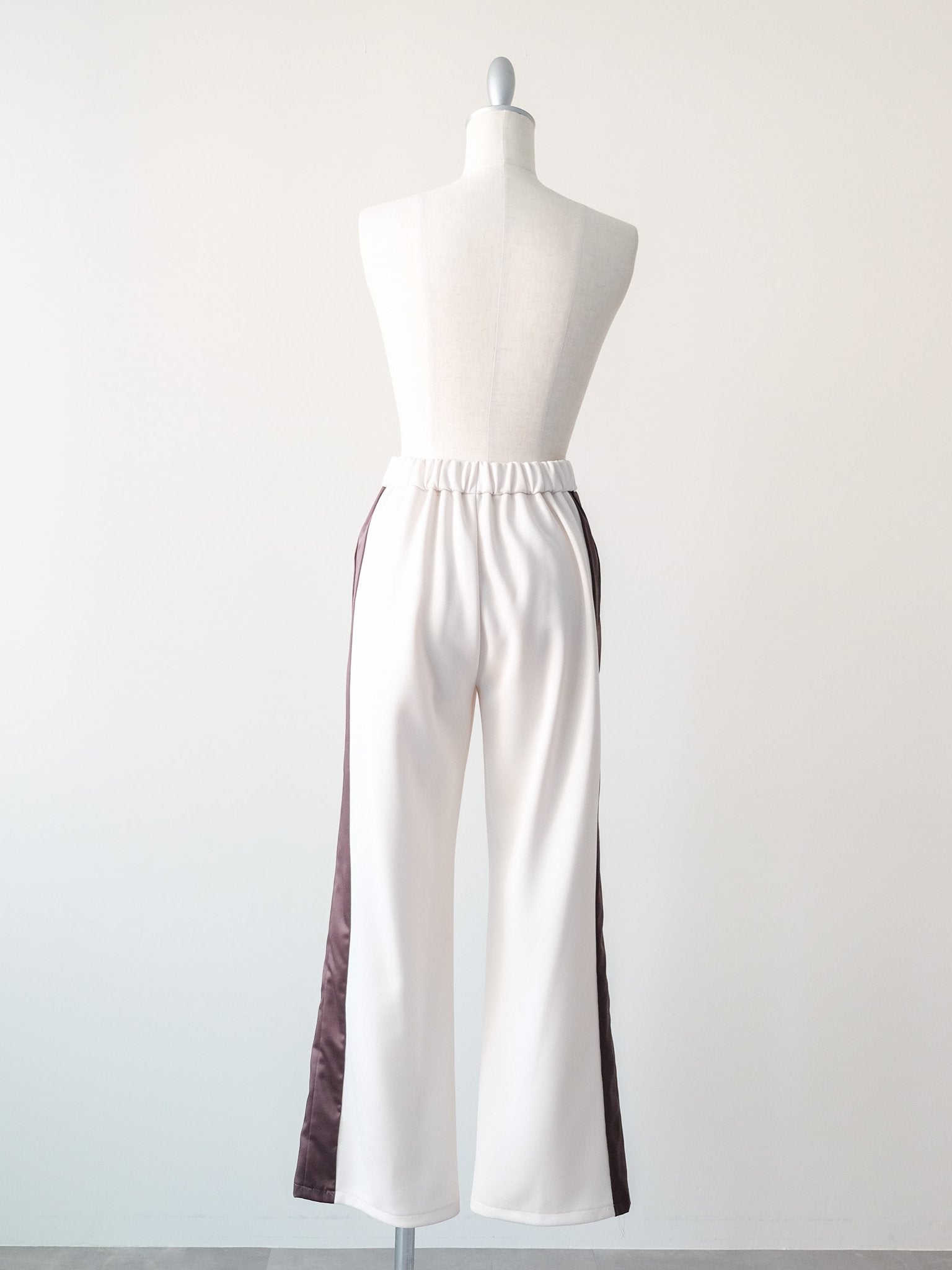 【予約商品】配色サイドライントラックパンツ [603340] ivory