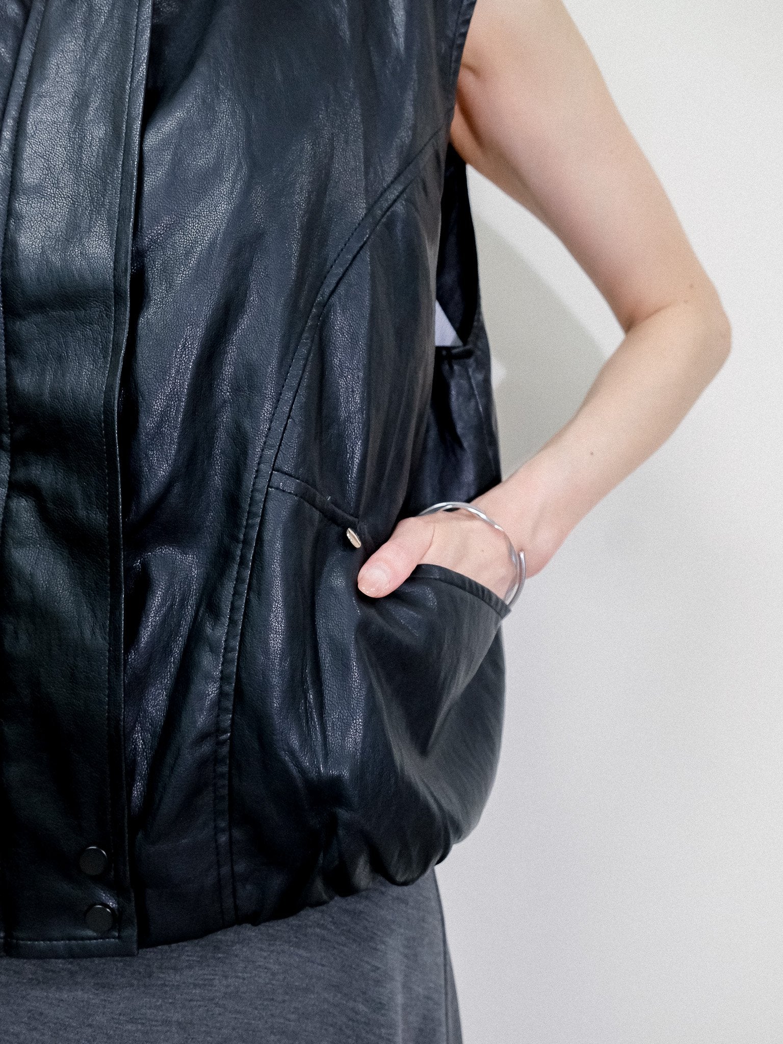 Fake leather vest [603423] black(99)