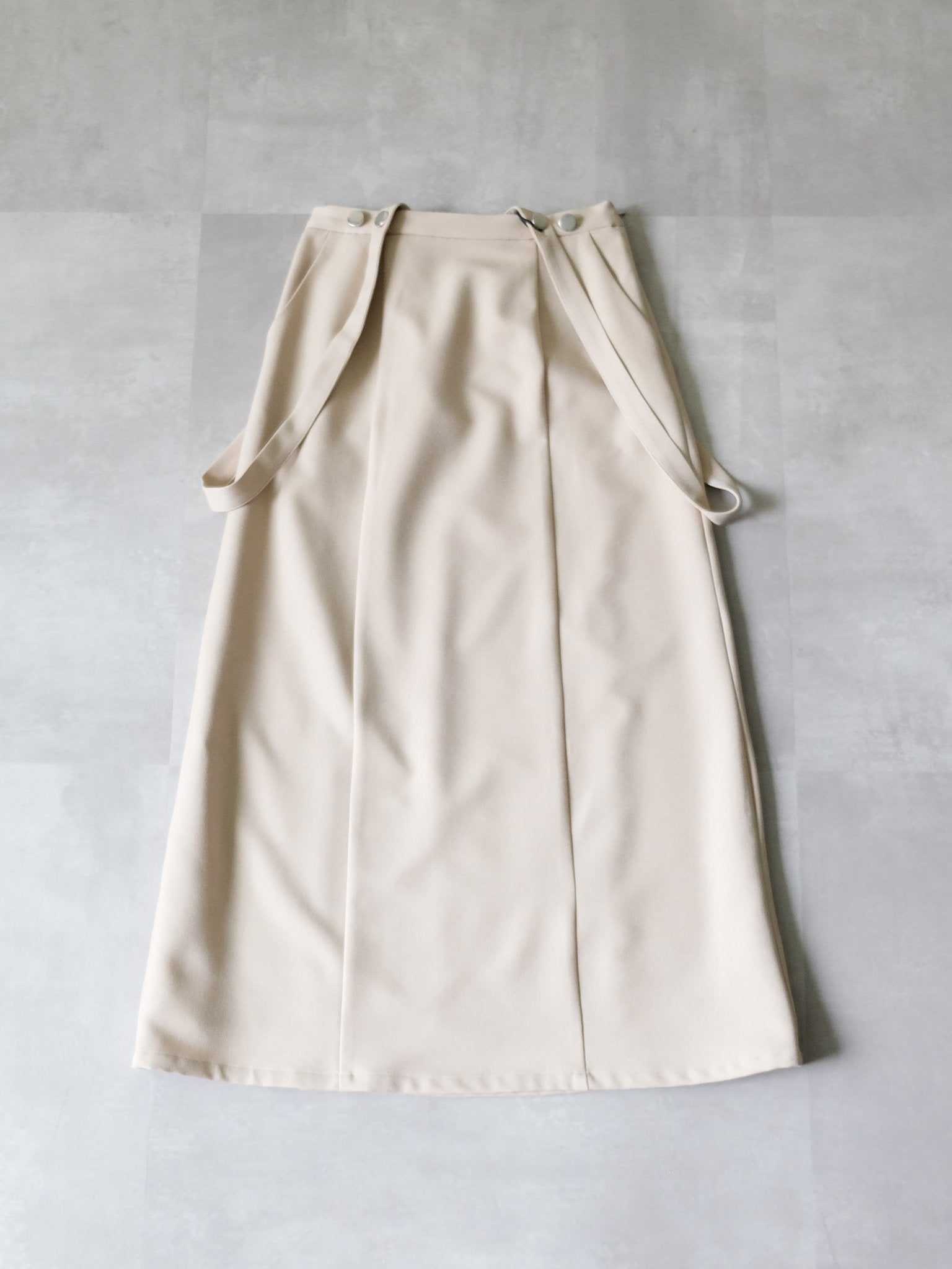 サスペンダー付ソフトAラインスカート [608328] light beige