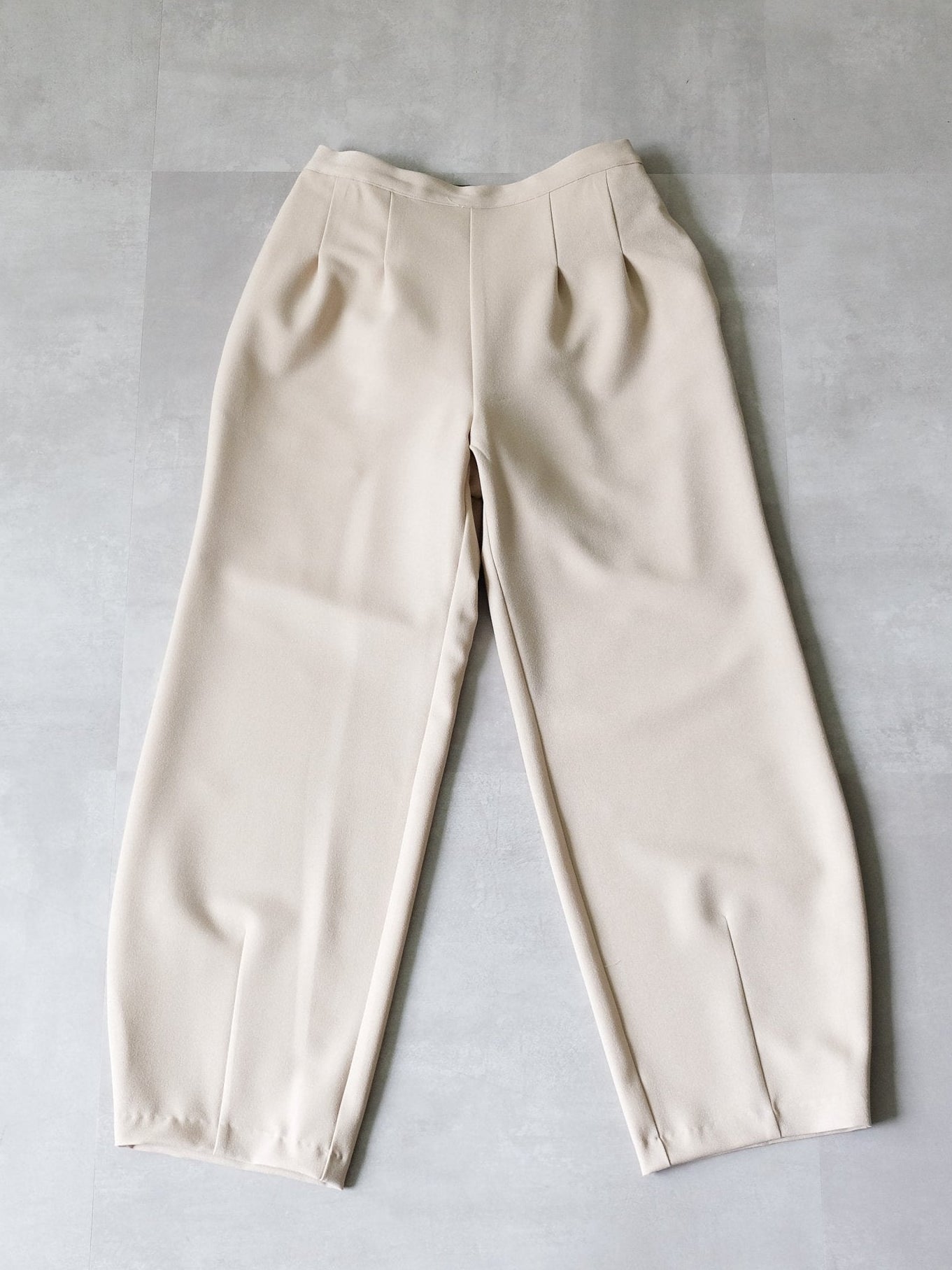 ヘムダーツカーブフォルムパンツ [608329] light beige