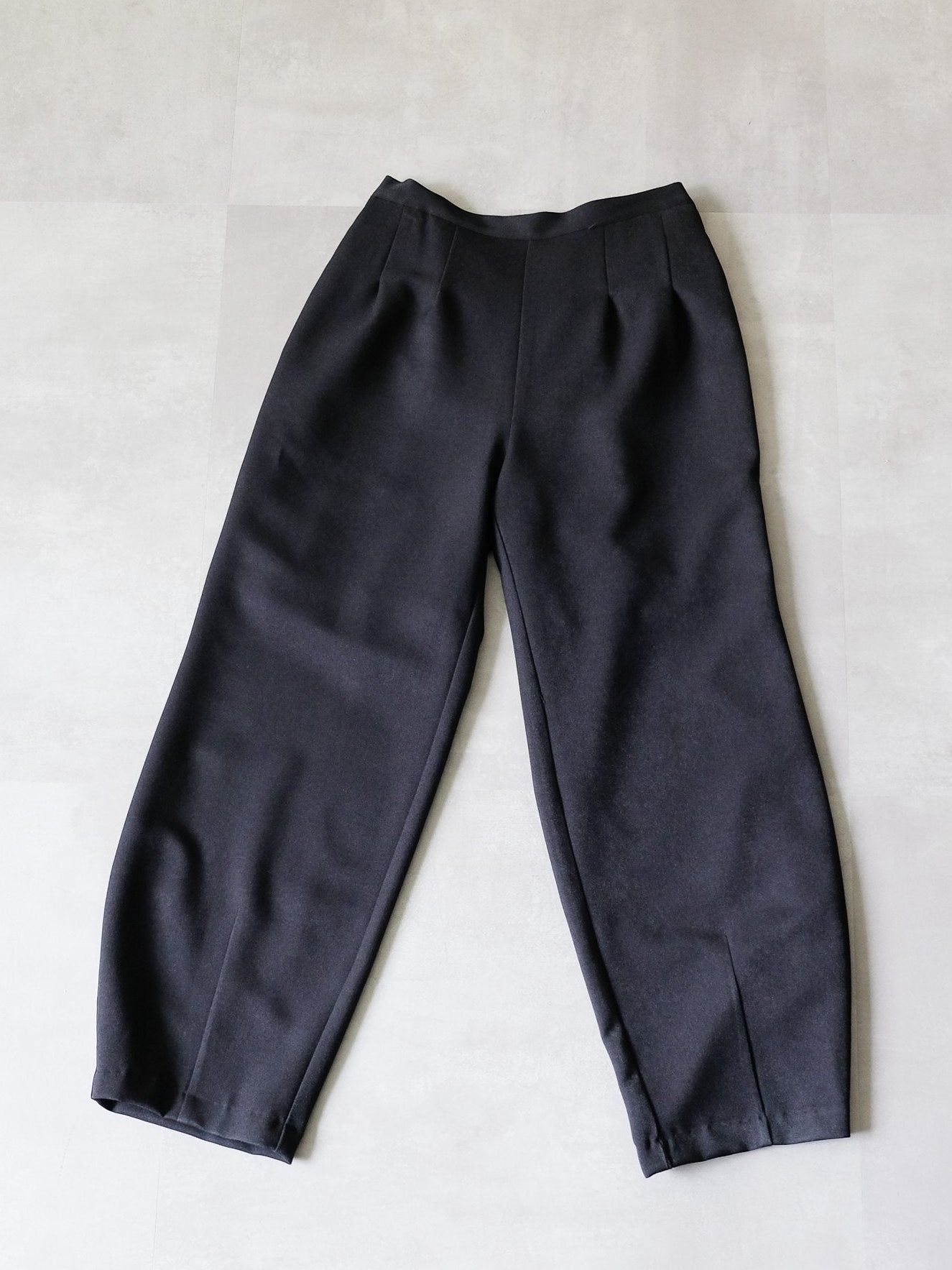 ヘムダーツカーブフォルムパンツ [608329] black