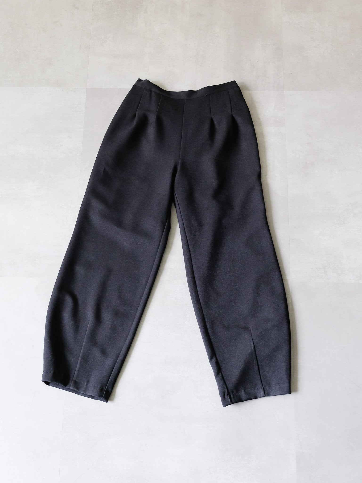 ヘムダーツカーブフォルムパンツ [608329] black